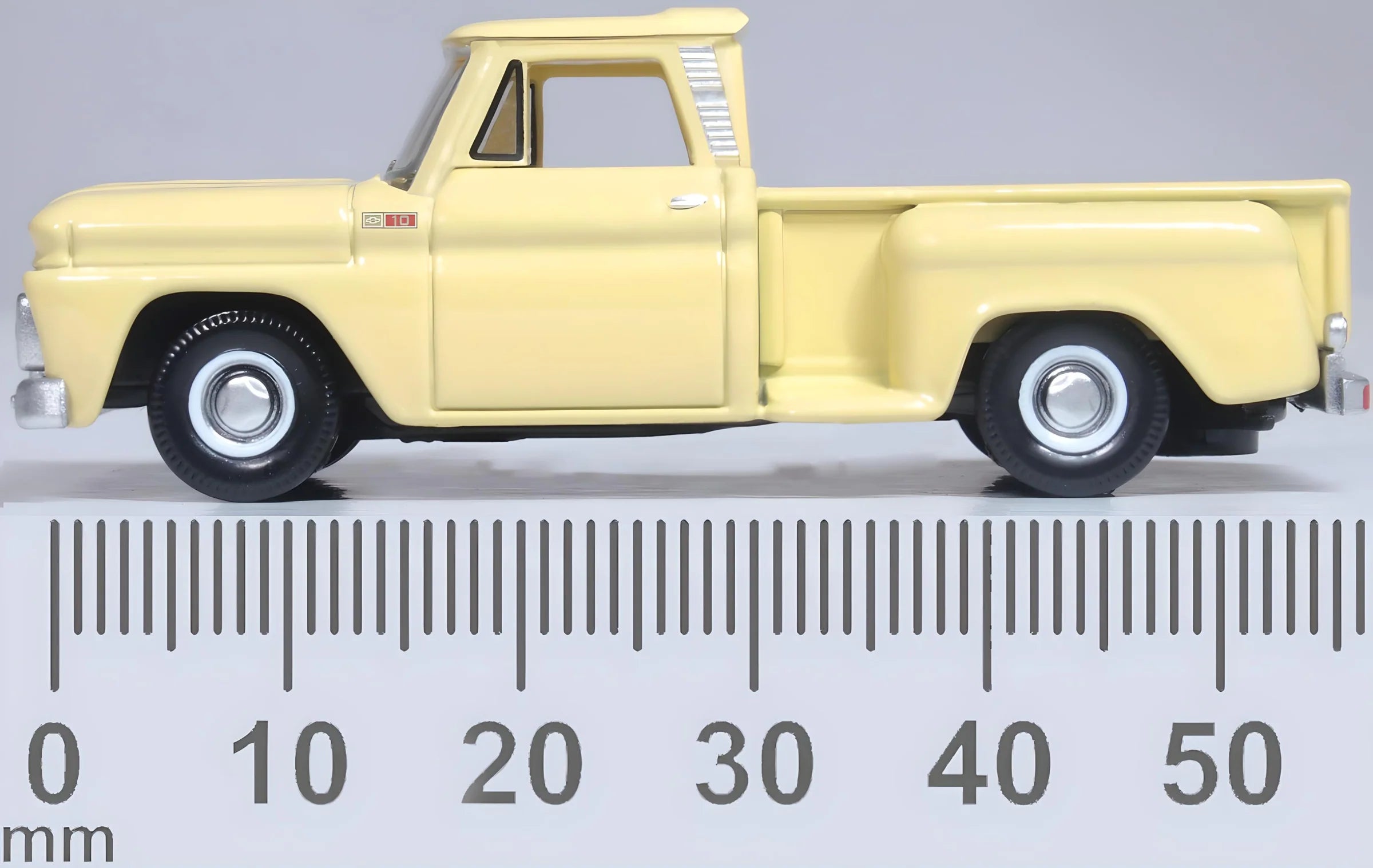 Oxford Diecast 87CP65007 HO Scale 1965 Chevrolet Stepside Pickup - Assembled, Yellow