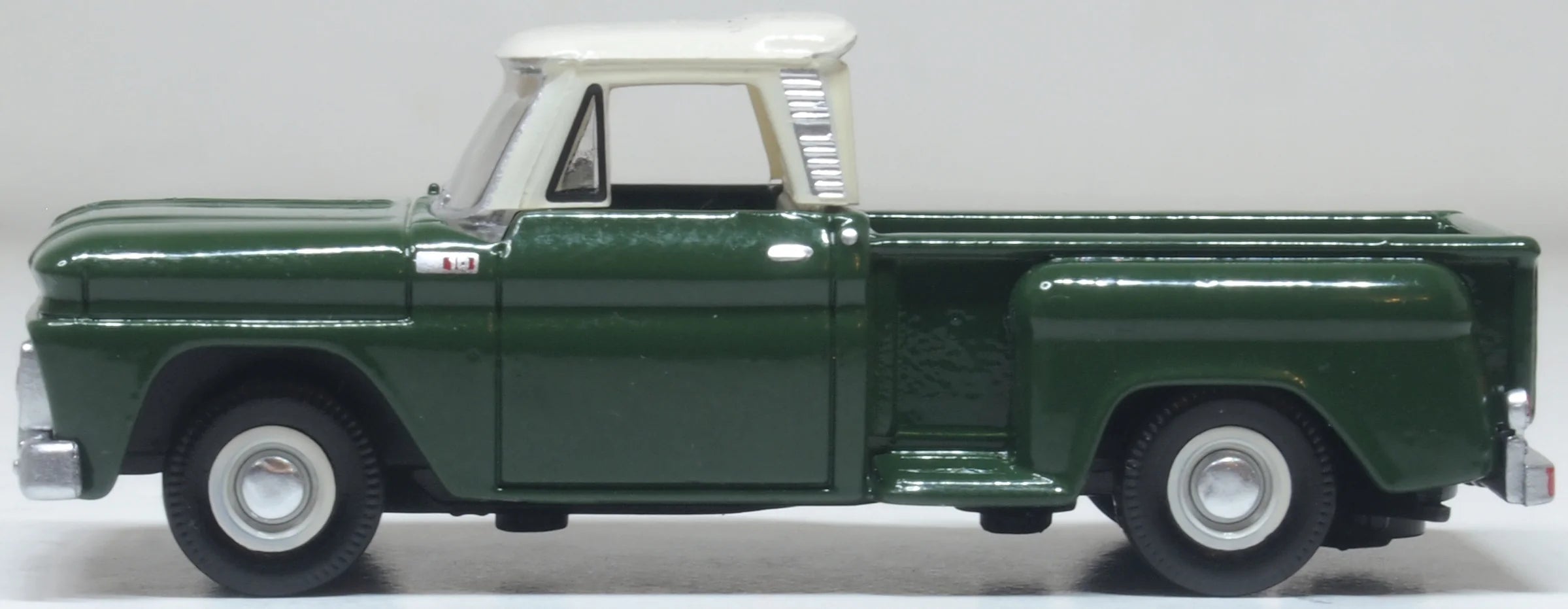 Oxford Diecast 87CP65008 HO Scale 1965 Chevrolet Stepside Pick-Up Truck Dark Green/Ivory