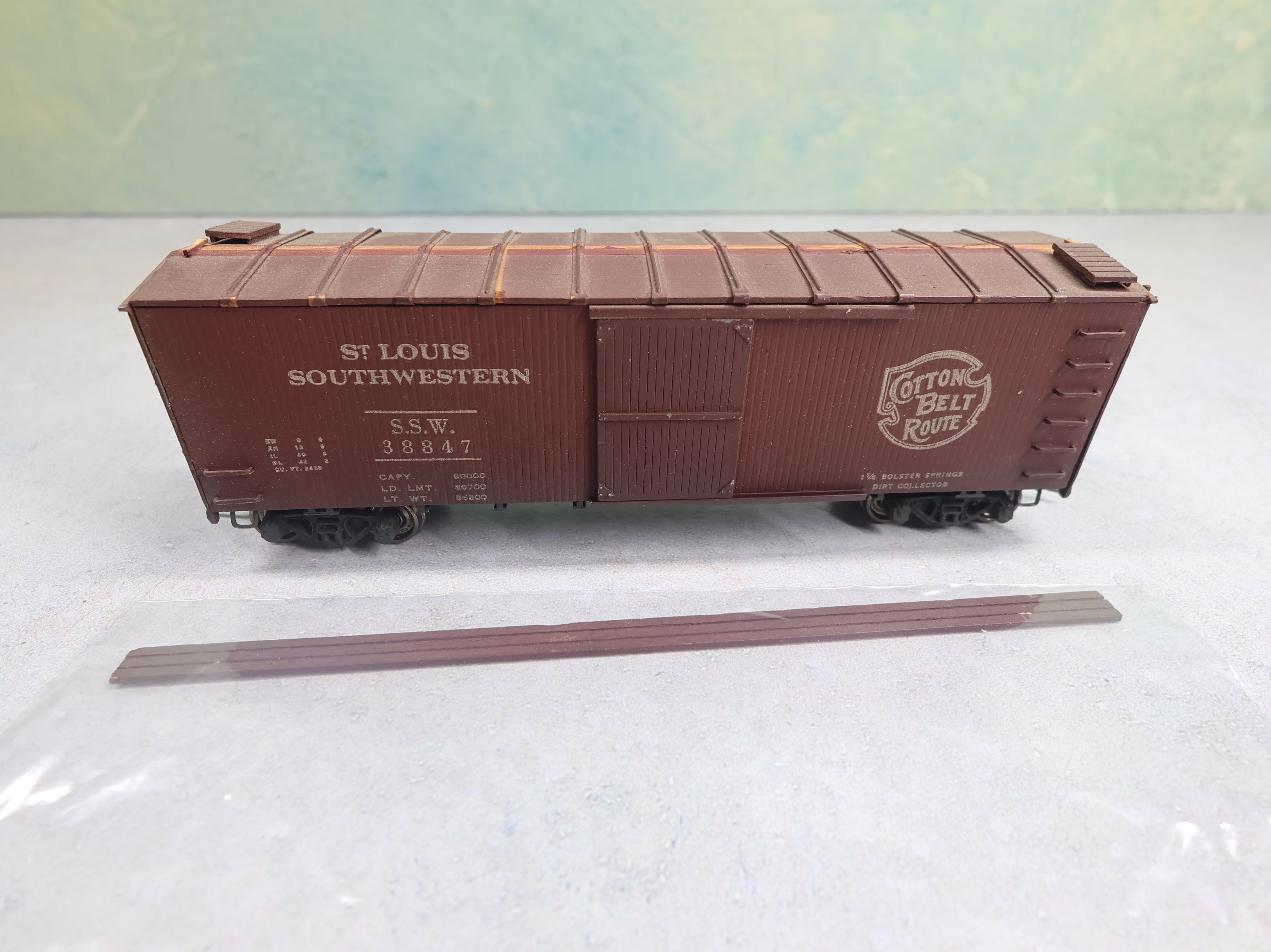 USED HO Scale 42' Wooden Box Car Cotton Belt SSW #38847 Weathered Wood Built Kit