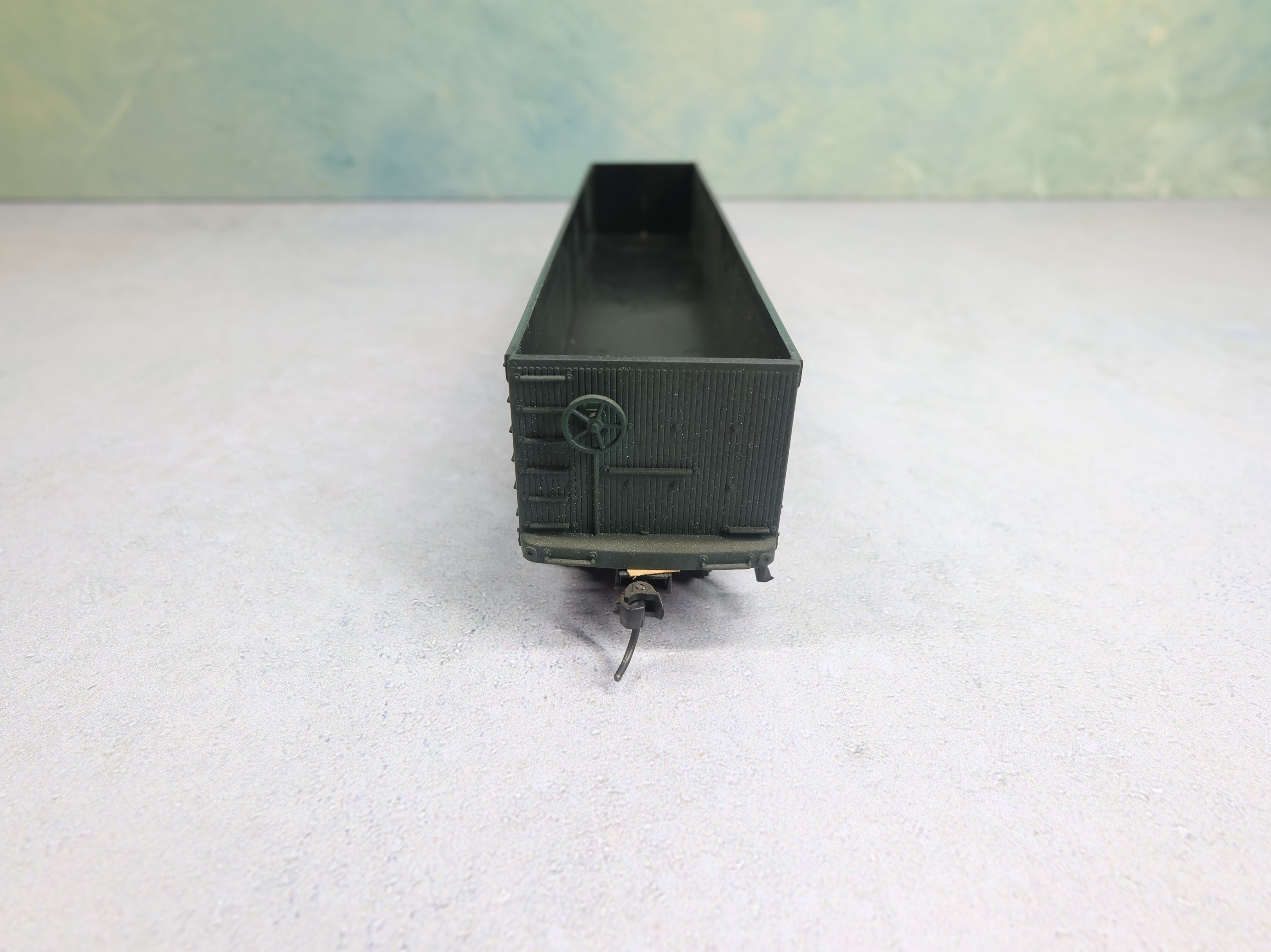 USED Roundhouse HO Scale 50' Reefer Box Car Railway Express Agency REX #509 Light Weathering