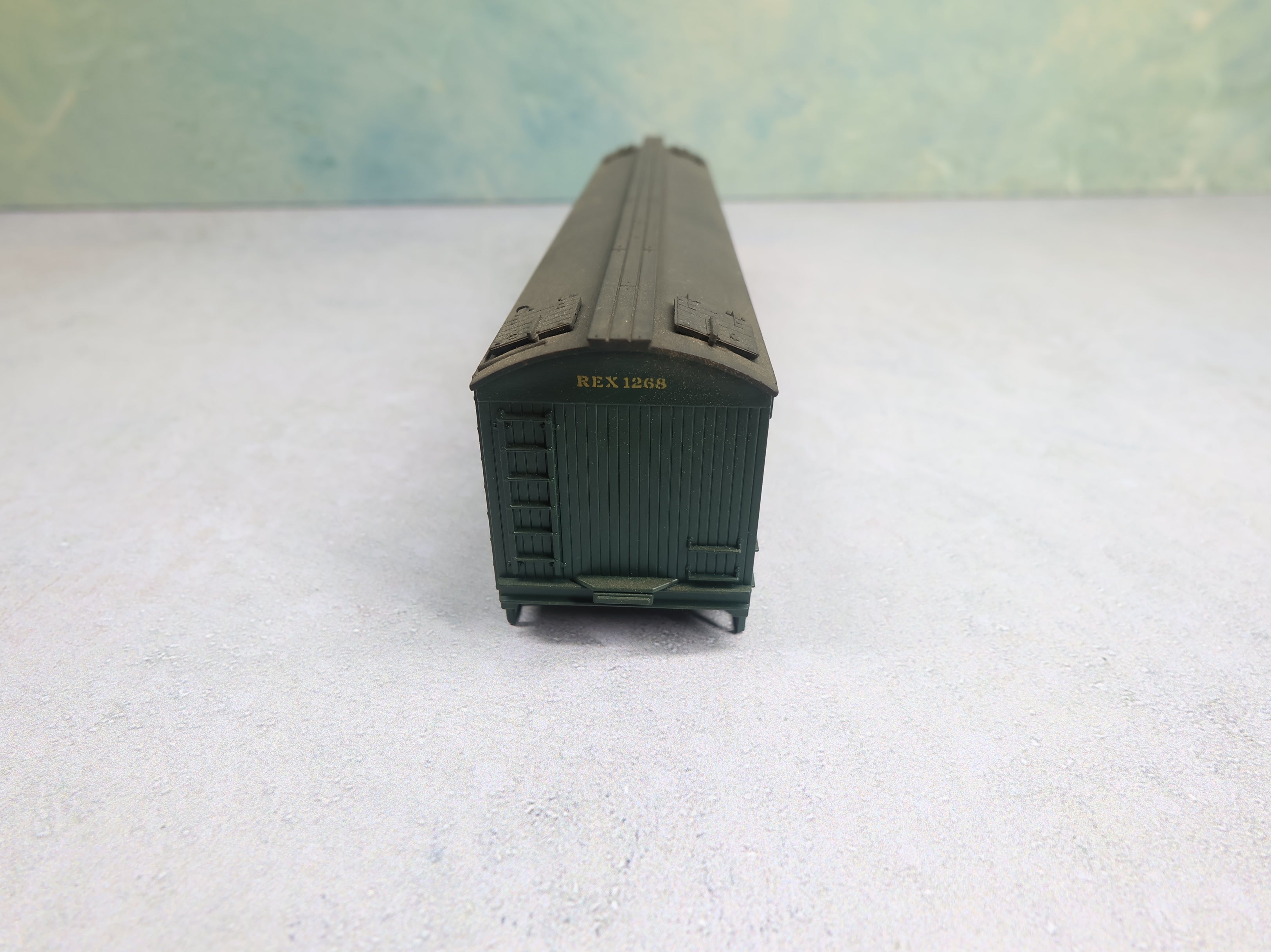 USED Athearn HO Scale 50' Reefer Box Car Railway Express Agency REX #1268