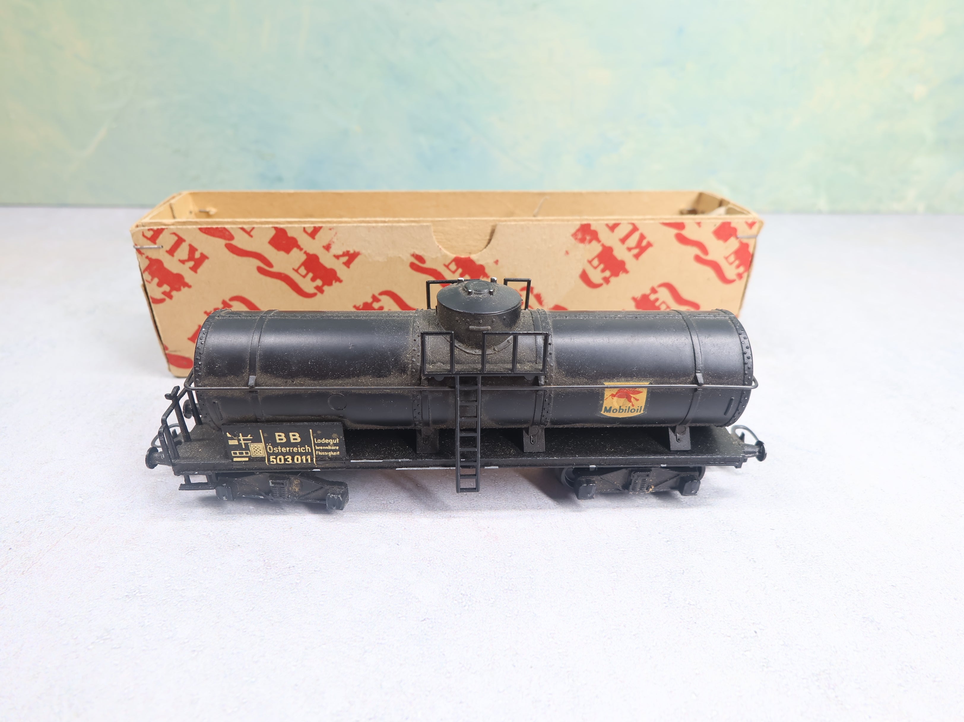 USED Kleinbahn HO Scale Tank Car Mobil Oil Austria Small Logo w/ Euro Couplers