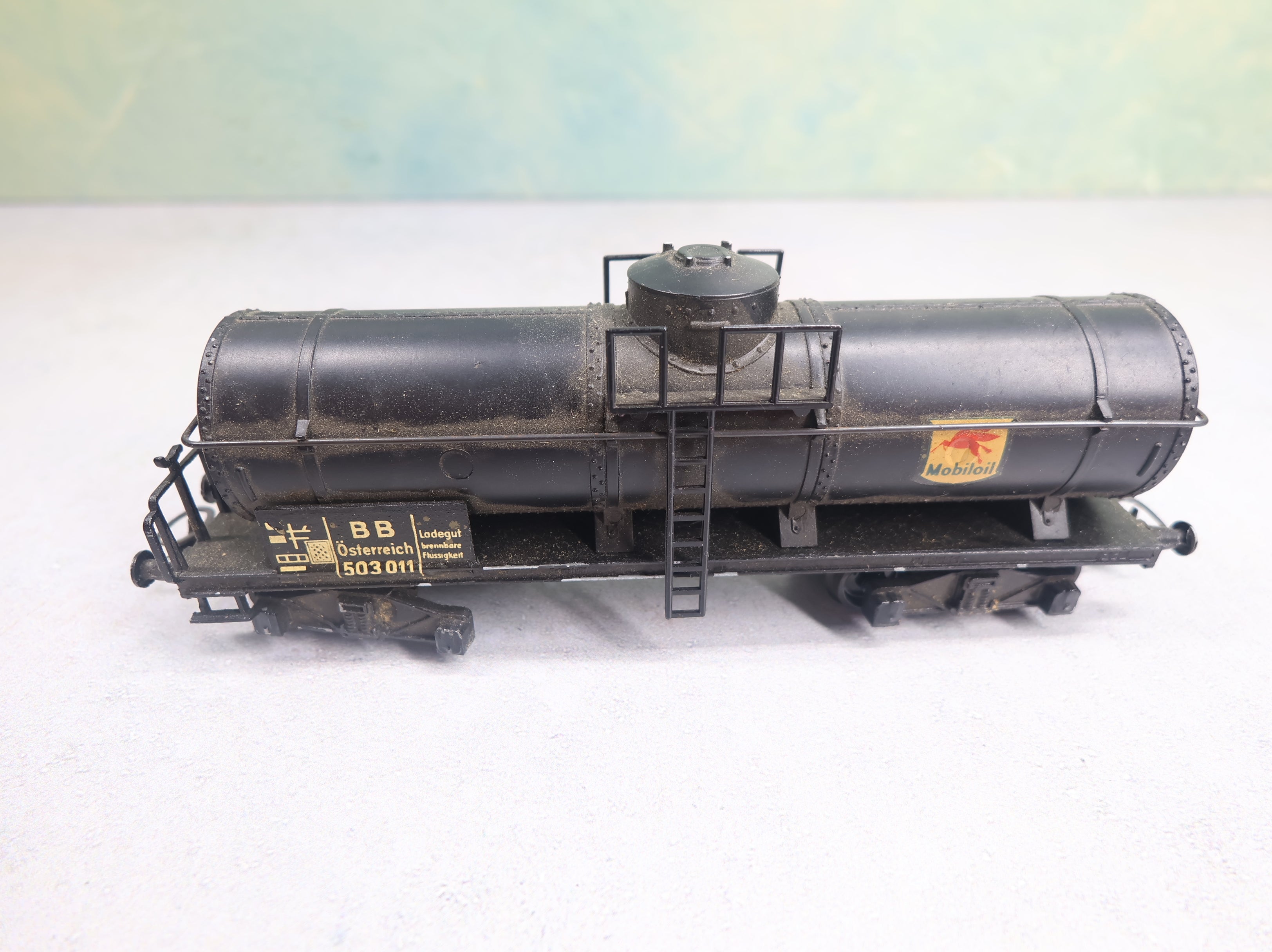USED Kleinbahn HO Scale Tank Car Mobil Oil Austria Small Logo w/ Euro Couplers