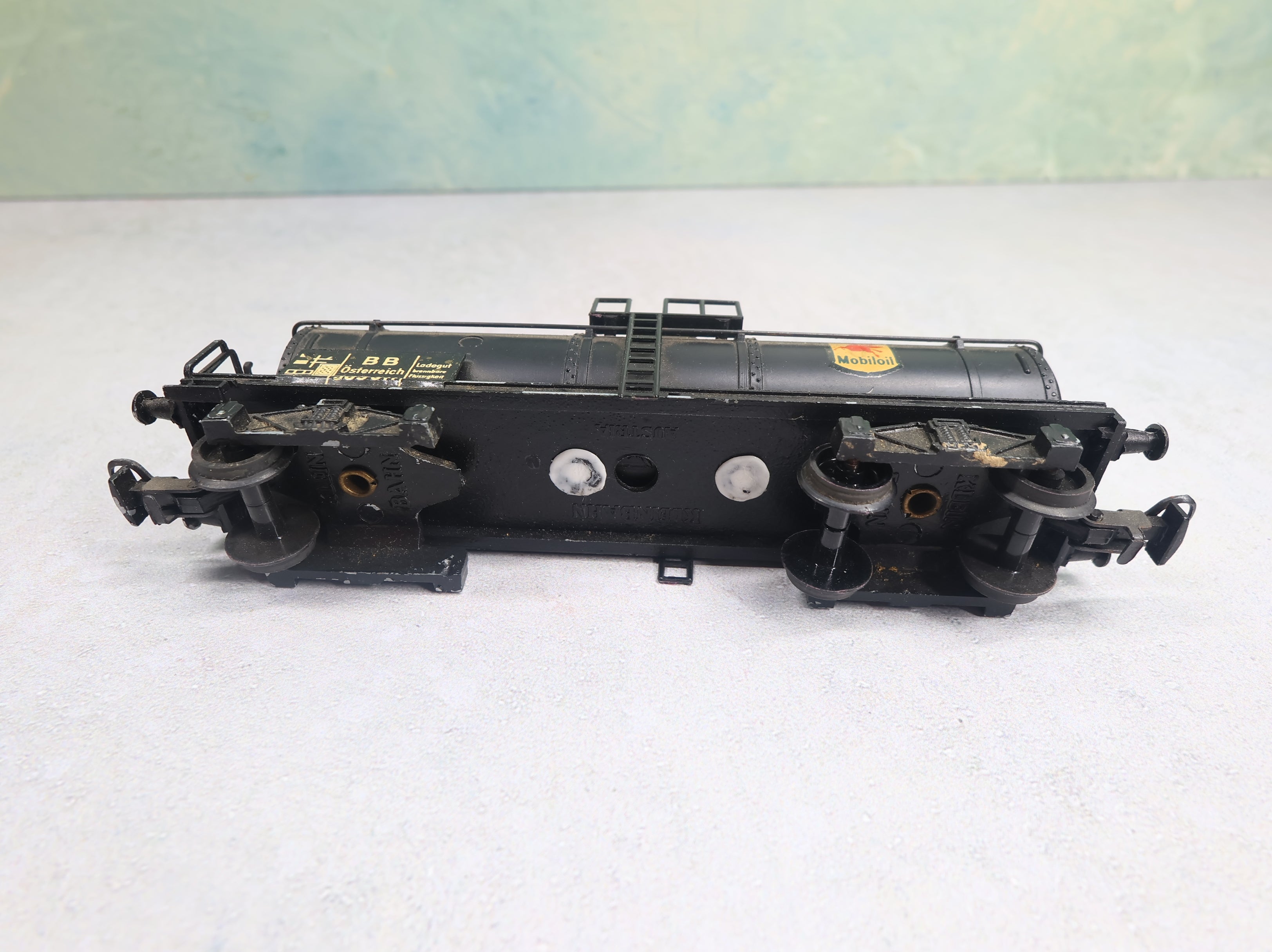 USED Kleinbahn HO Scale Tank Car Mobil Oil Austria Small Logo w/ Euro Couplers