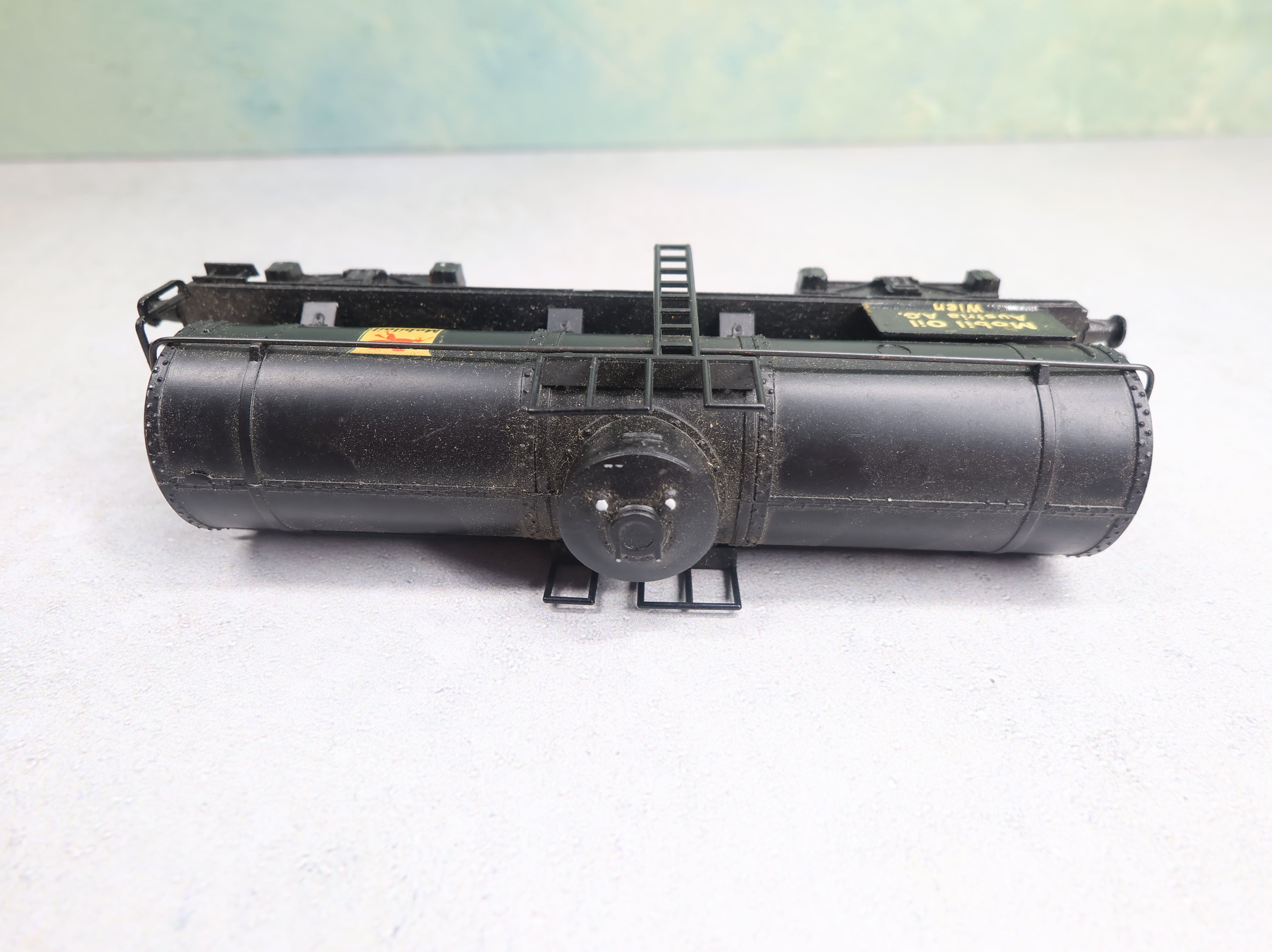 USED Kleinbahn HO Scale Tank Car Mobil Oil Austria Small Logo w/ Euro Couplers