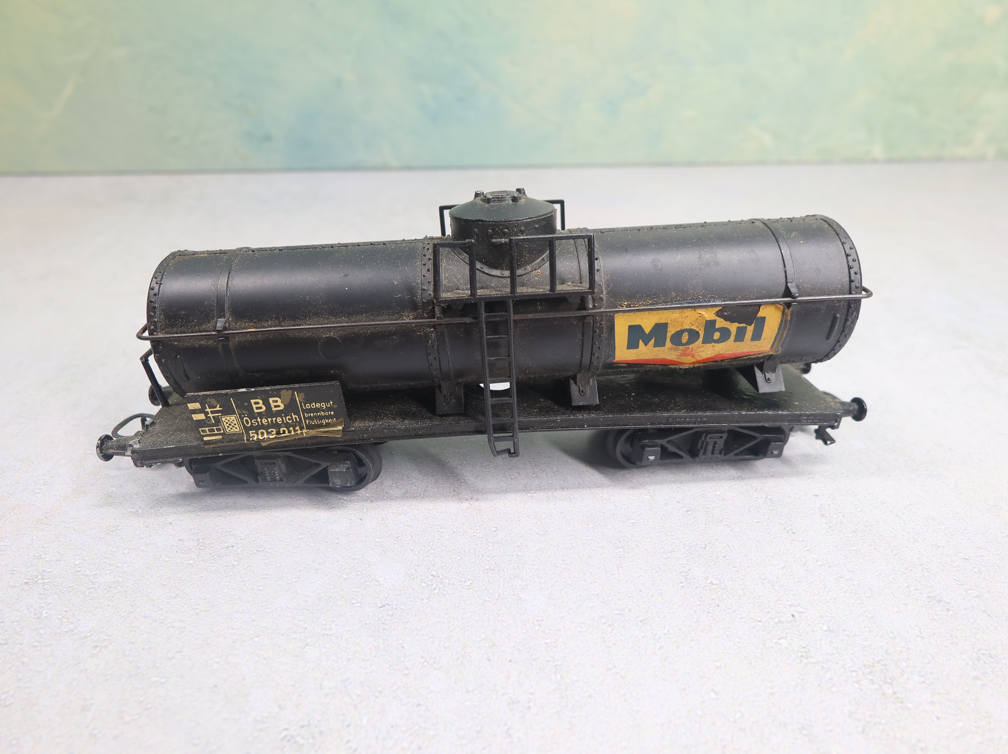 USED Kleinbahn HO Scale Tank Car Mobil Oil Austria Large Logo w/ Euro Couplers