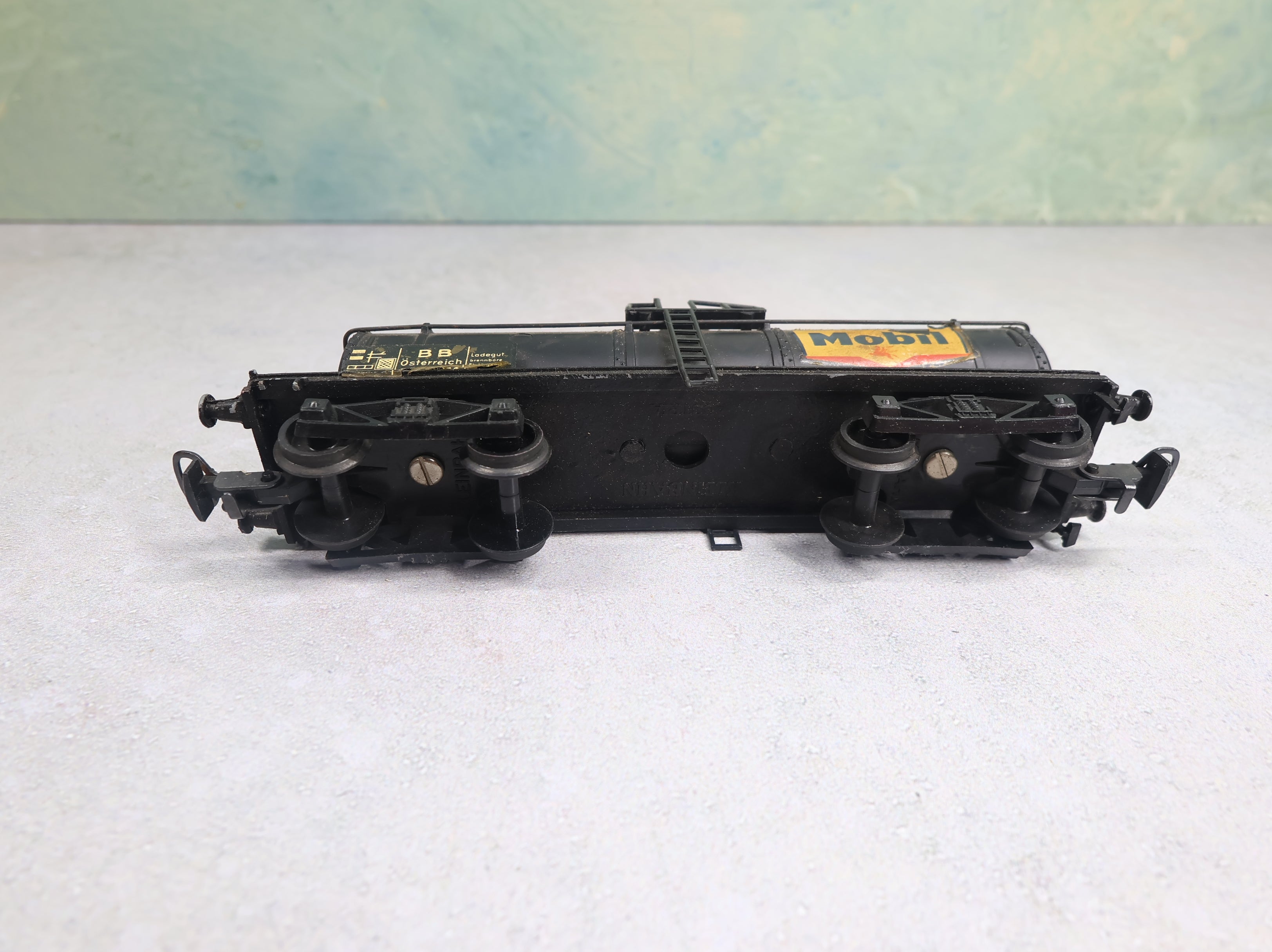 USED Kleinbahn HO Scale Tank Car Mobil Oil Austria Large Logo w/ Euro Couplers