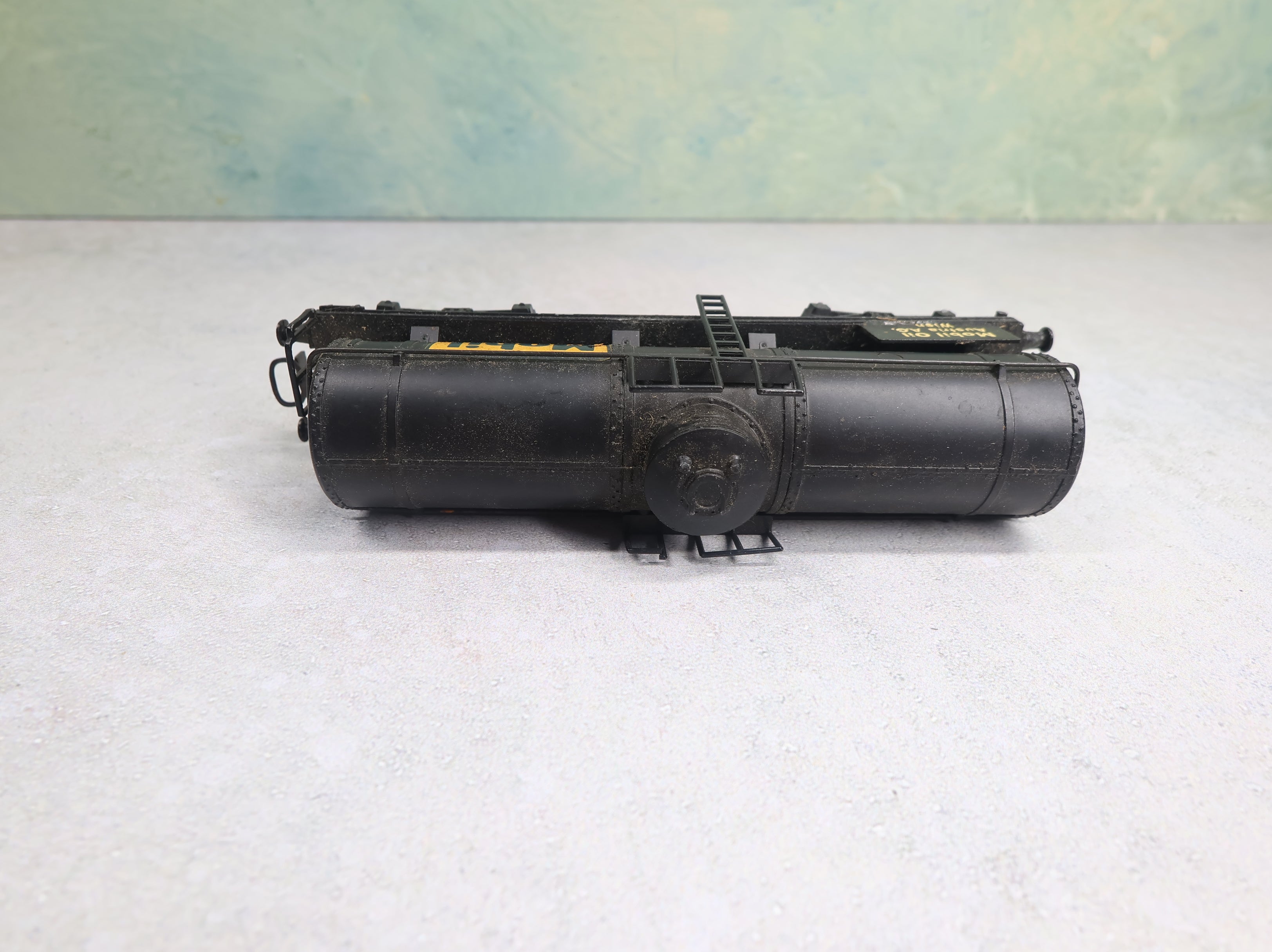 USED Kleinbahn HO Scale Tank Car Mobil Oil Austria Large Logo w/ Euro Couplers