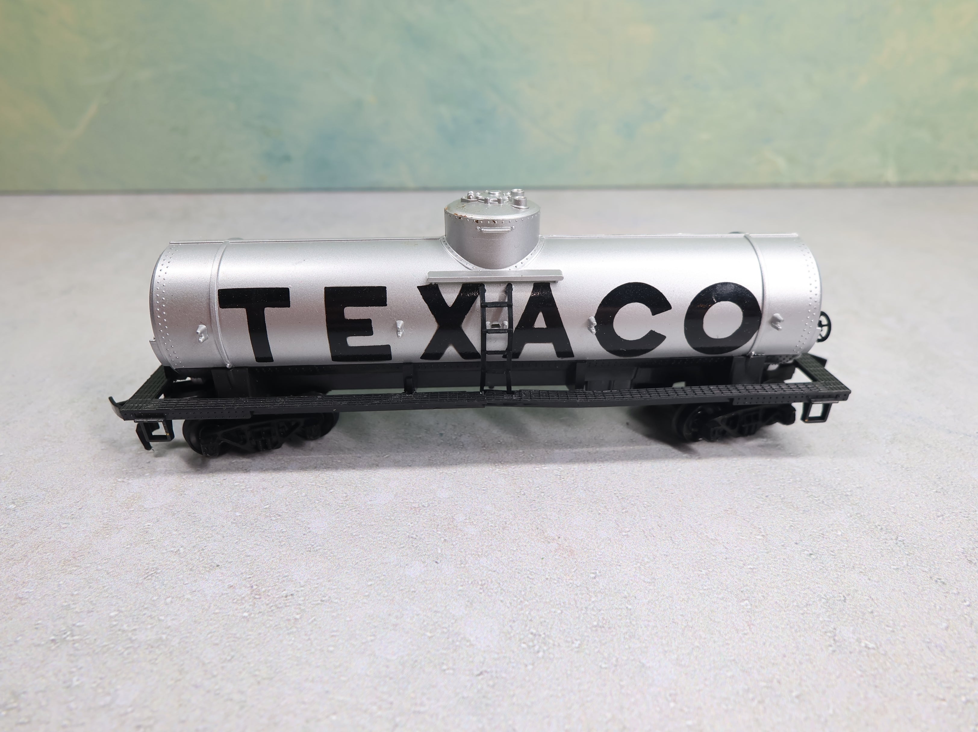 USED Tyco HO Scale Single Dome Tank Car Texaco