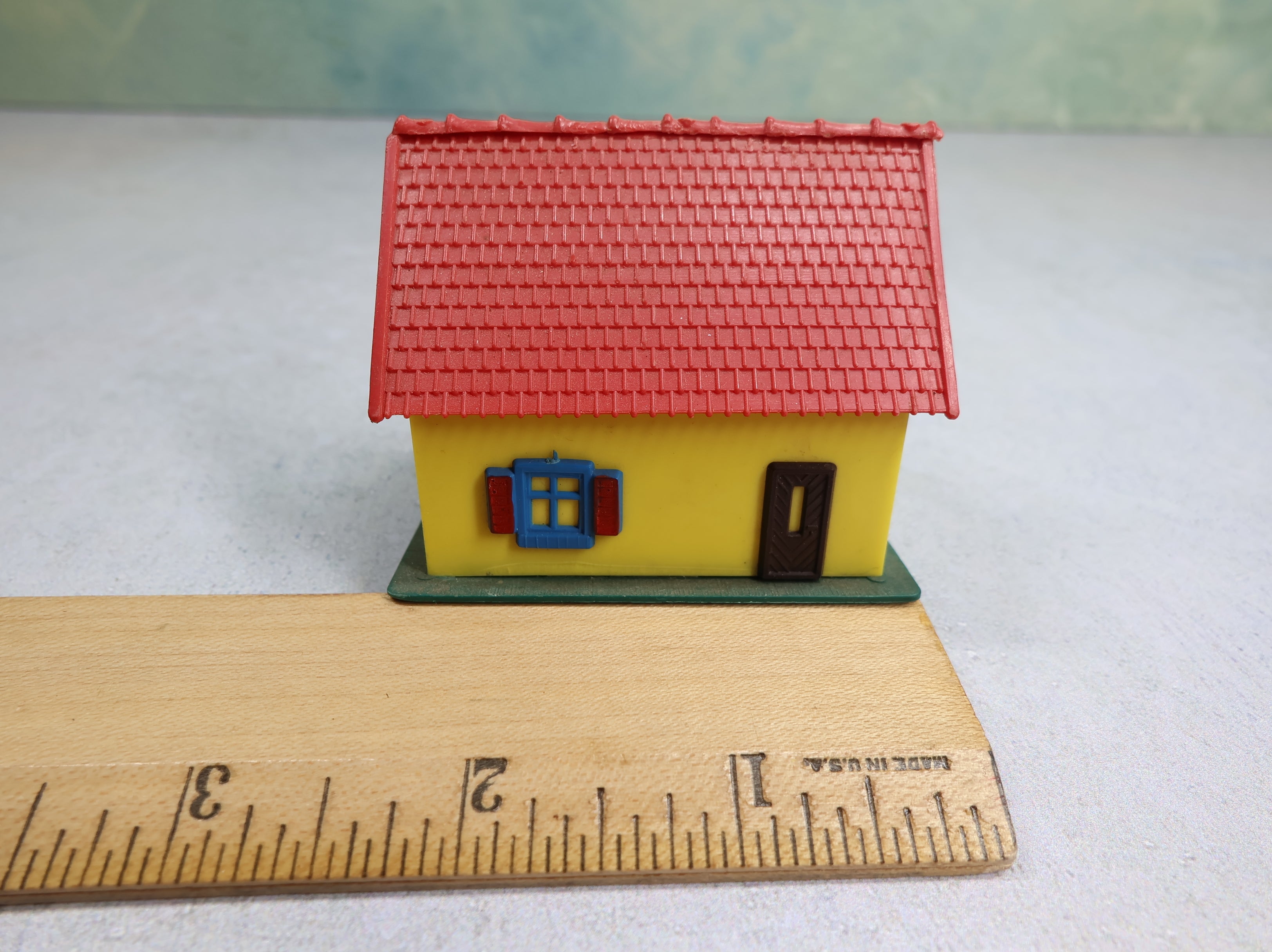 USED Hoffman N Scale Red Yellow Village Home