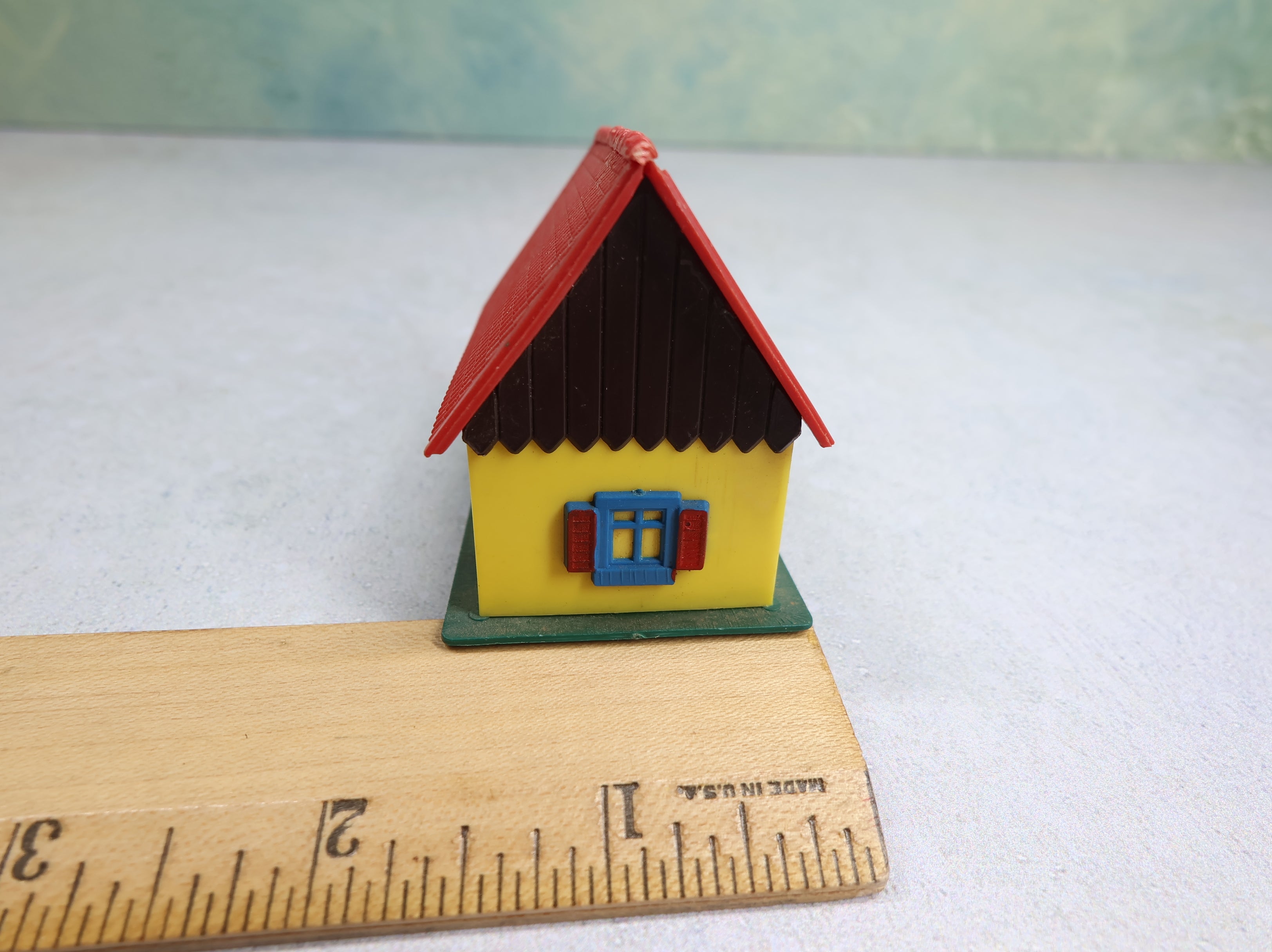 USED Hoffman N Scale Red & Yellow Village Home