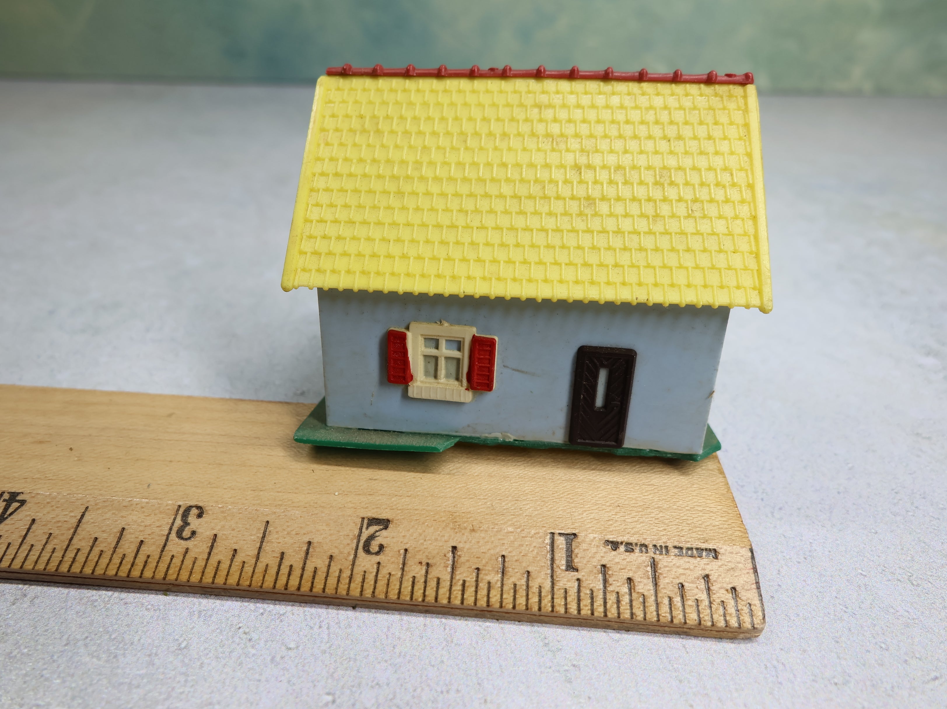 USED Hoffman N Scale Blue & Yellow Village Home