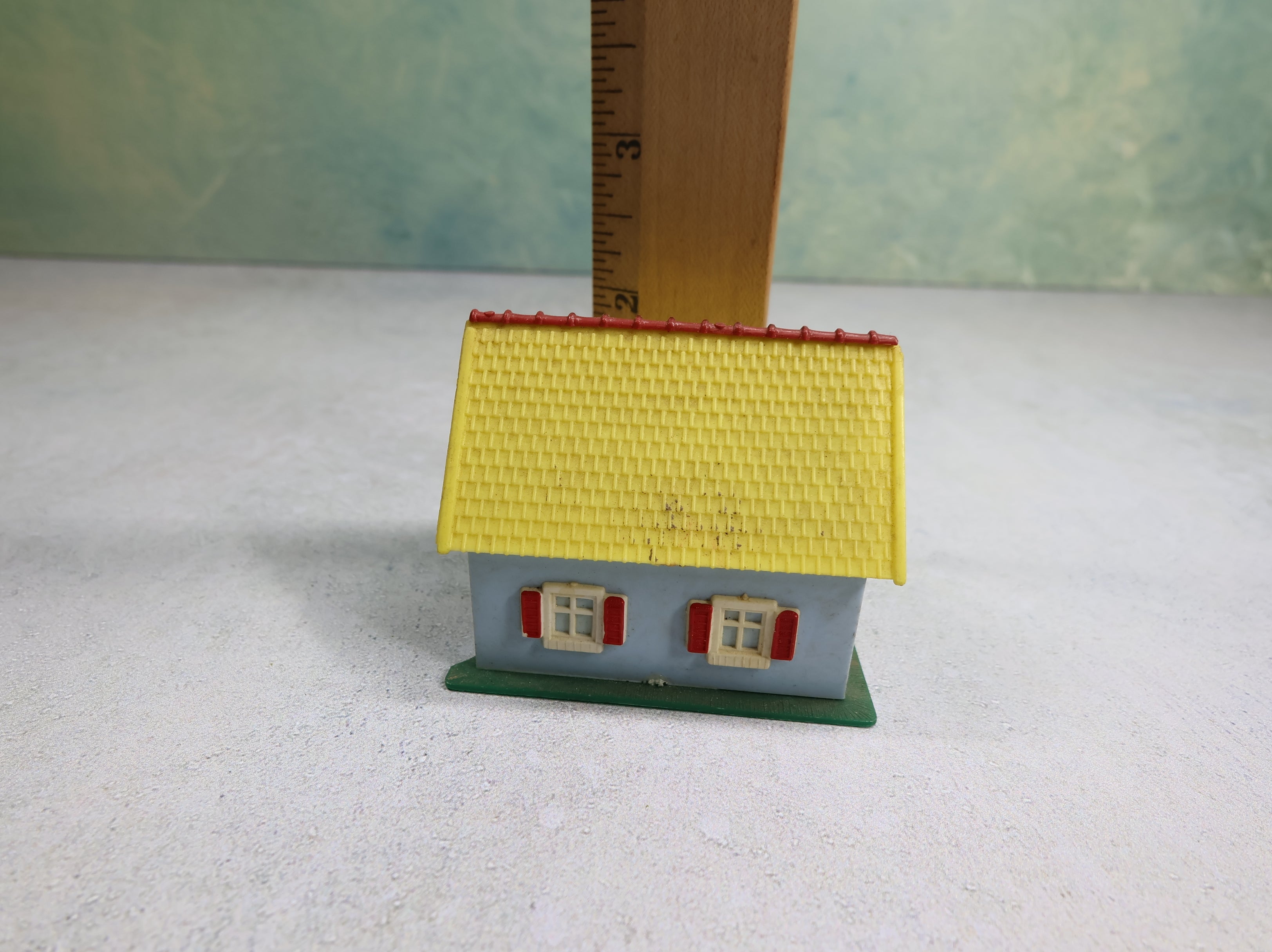USED Hoffman N Scale Blue & Yellow Village Home