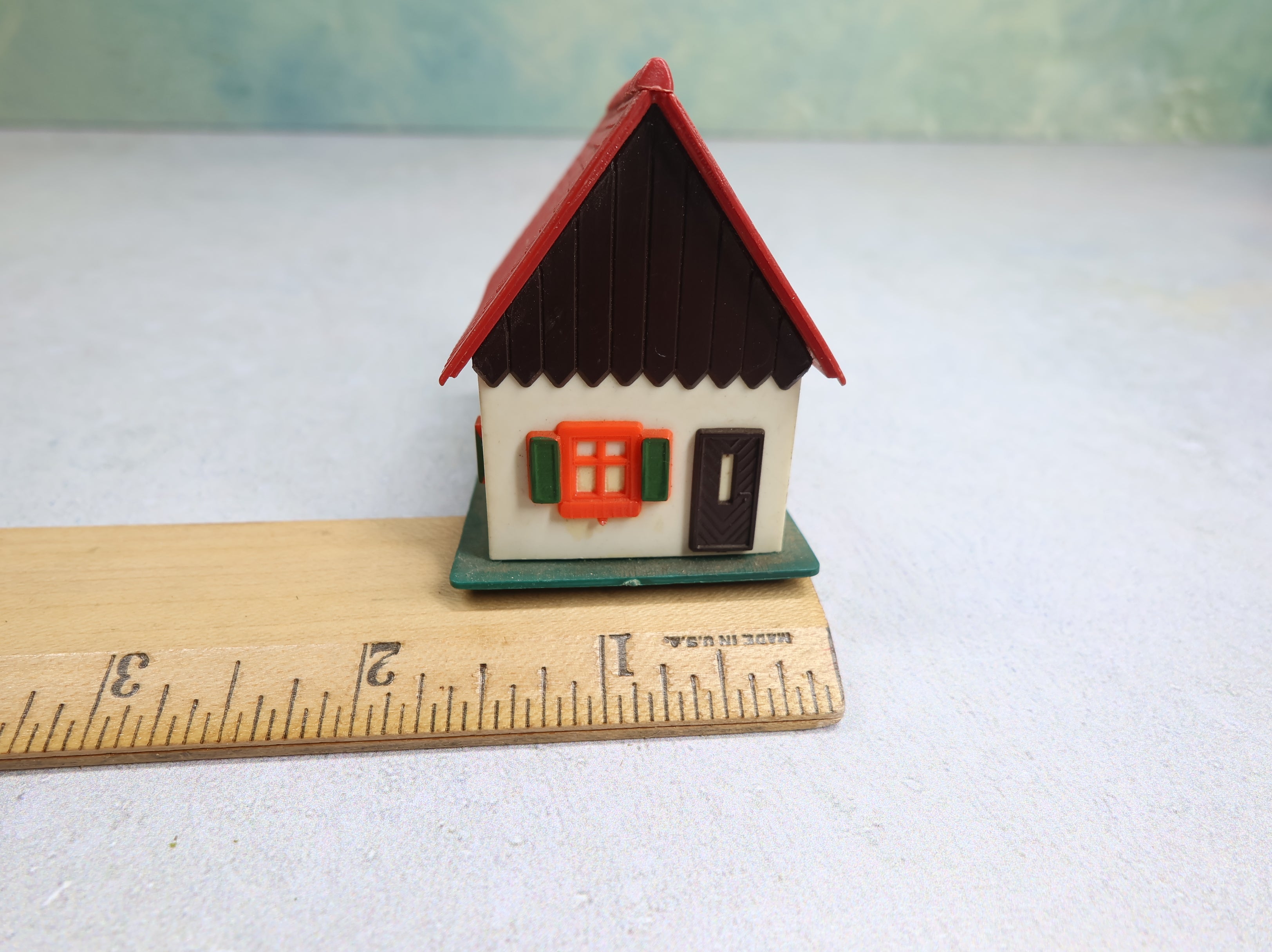 USED Hoffman N Scale White & Red Village Home