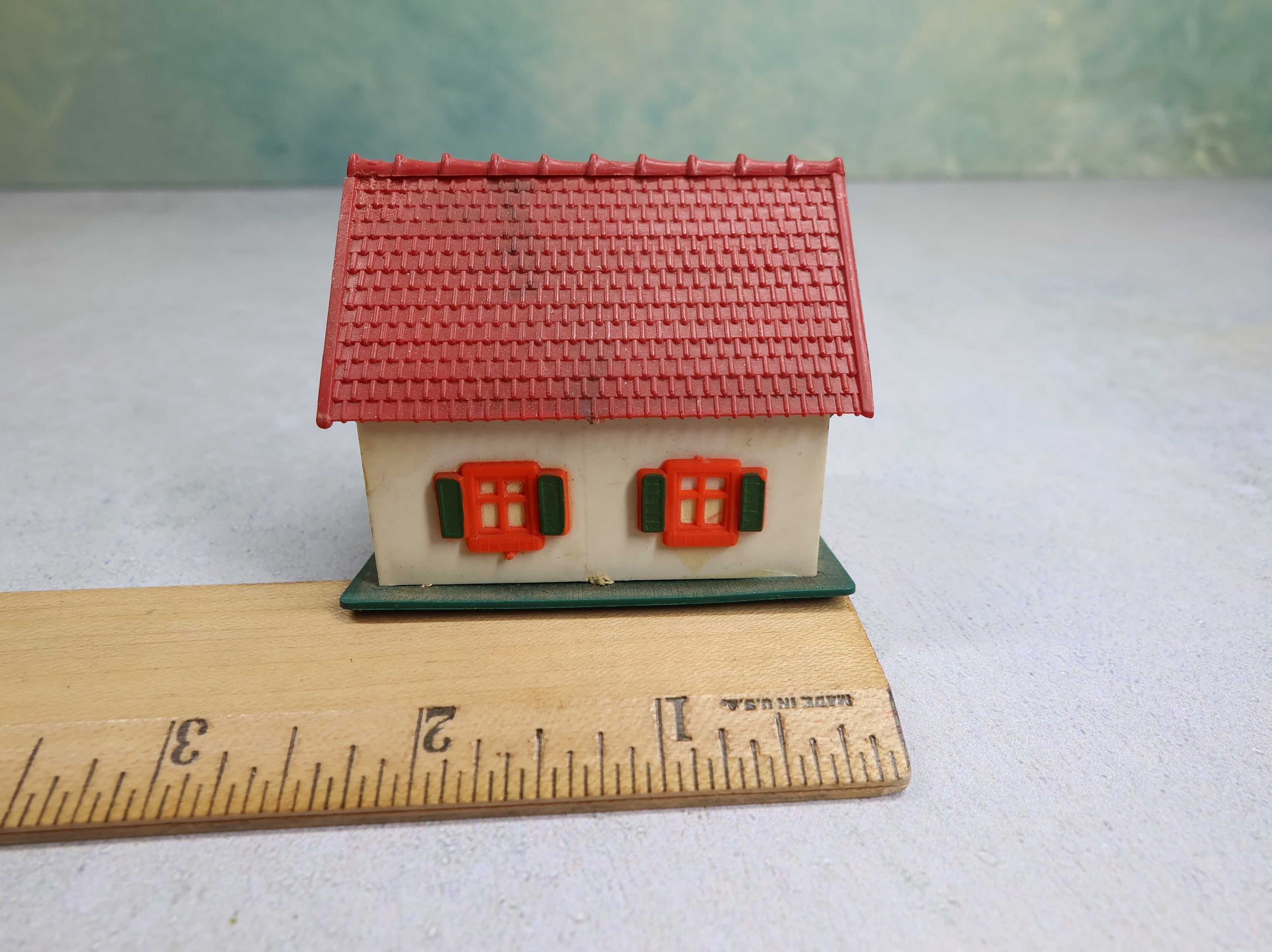 USED Hoffman N Scale White & Red Village Home