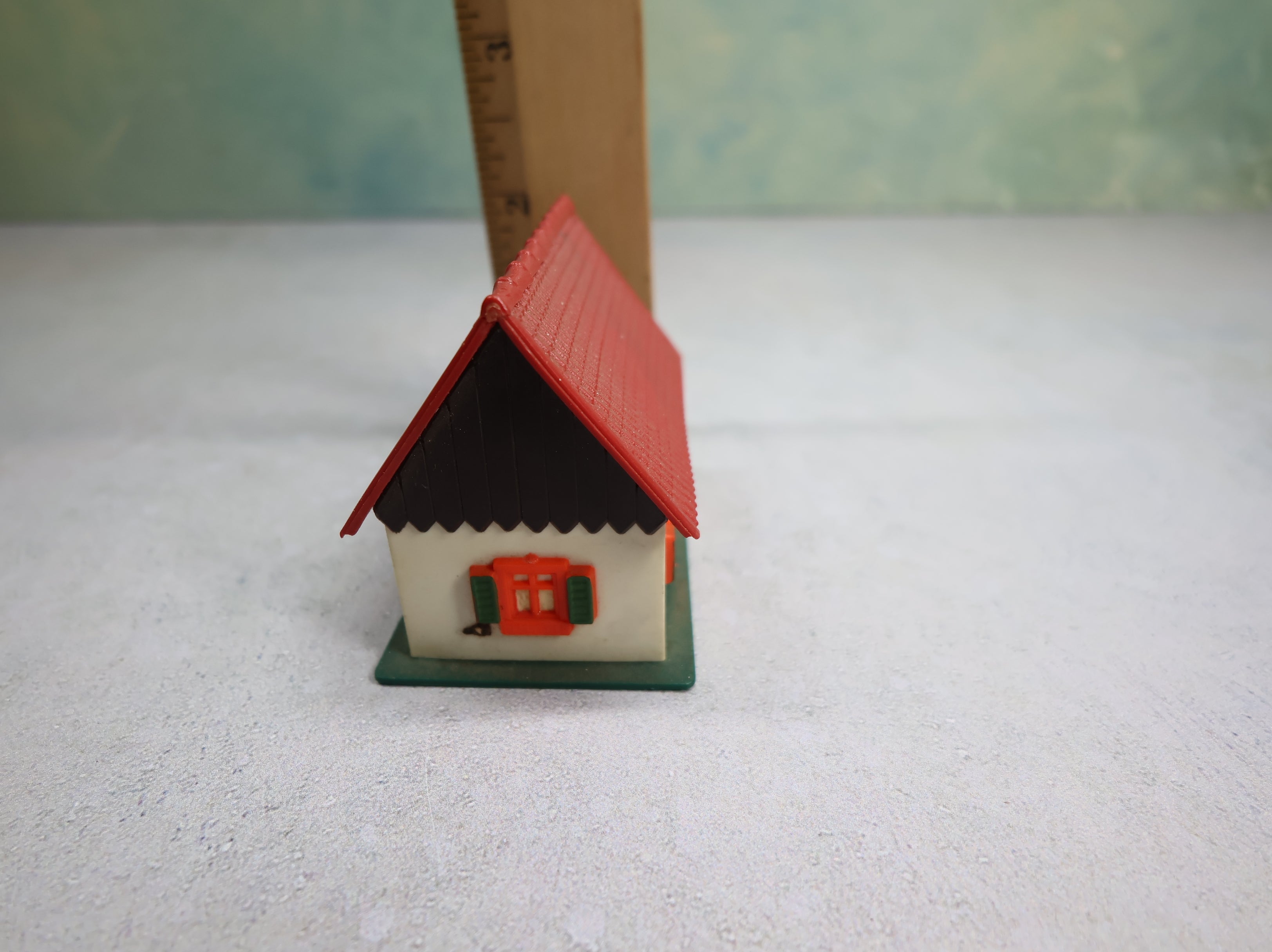 USED Hoffman N Scale White & Red Village Home