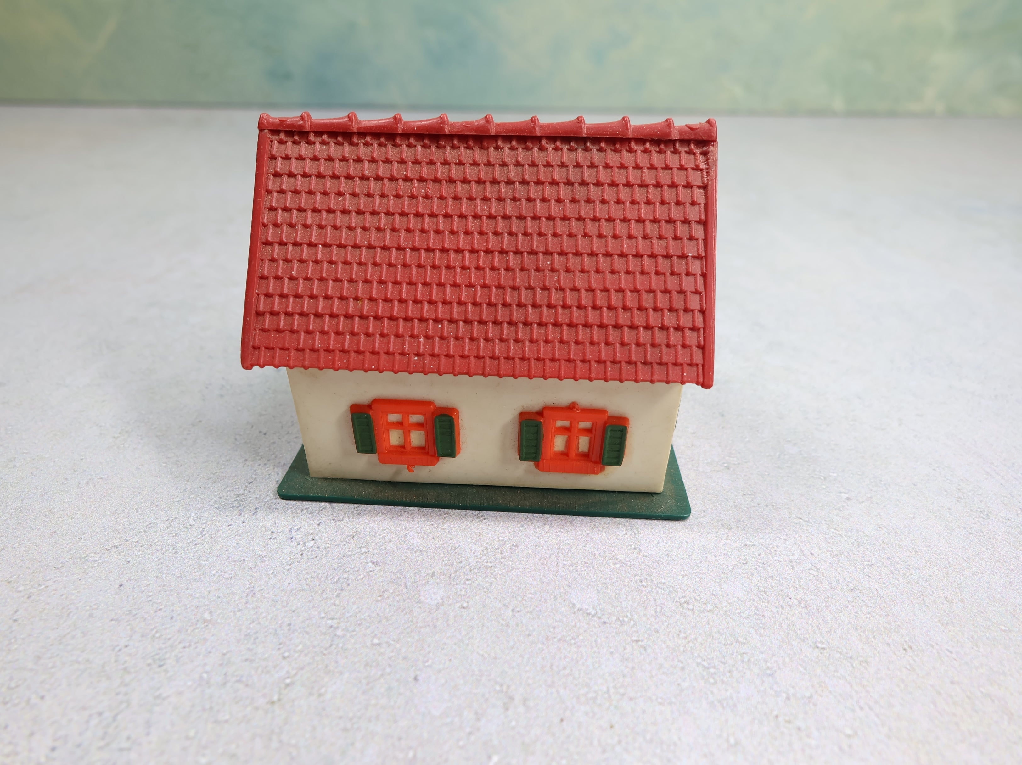 USED Hoffman N Scale White & Red Village Home