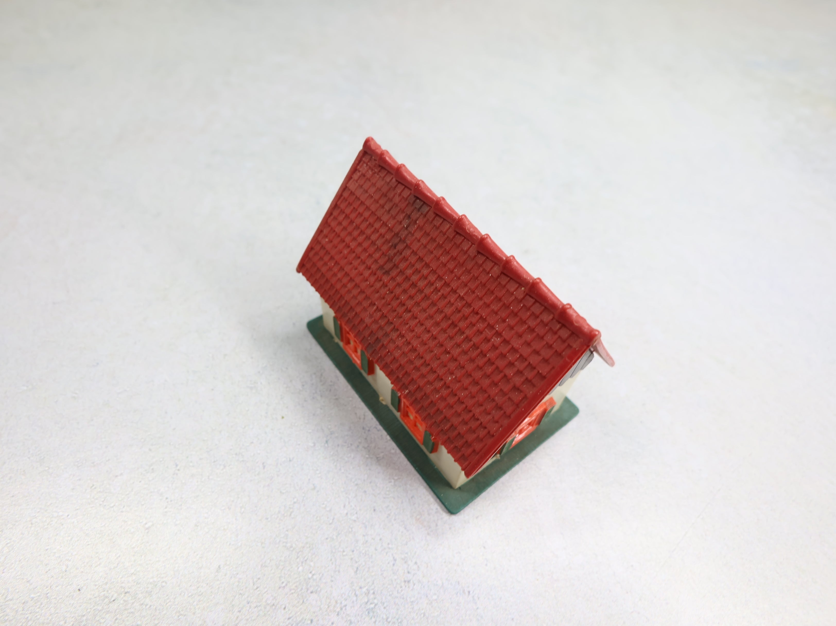 USED Hoffman N Scale White & Red Village Home