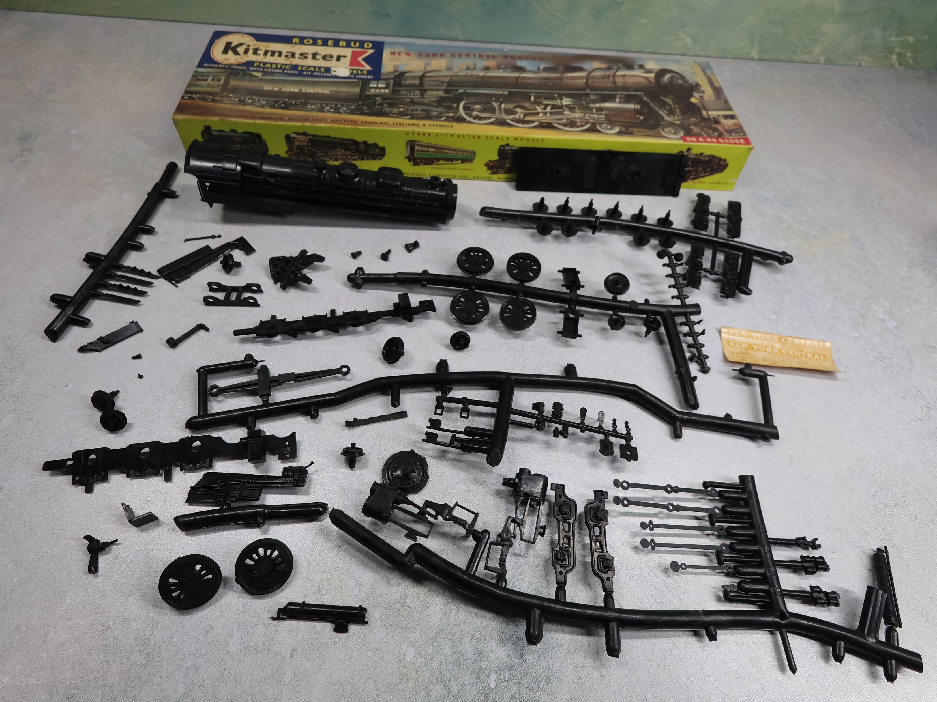 USED Rosebud Kitmaster 34 HO Scale Plastic Steam Locomotive Kit (non powered) HO & OO New York Central Hudson KIT