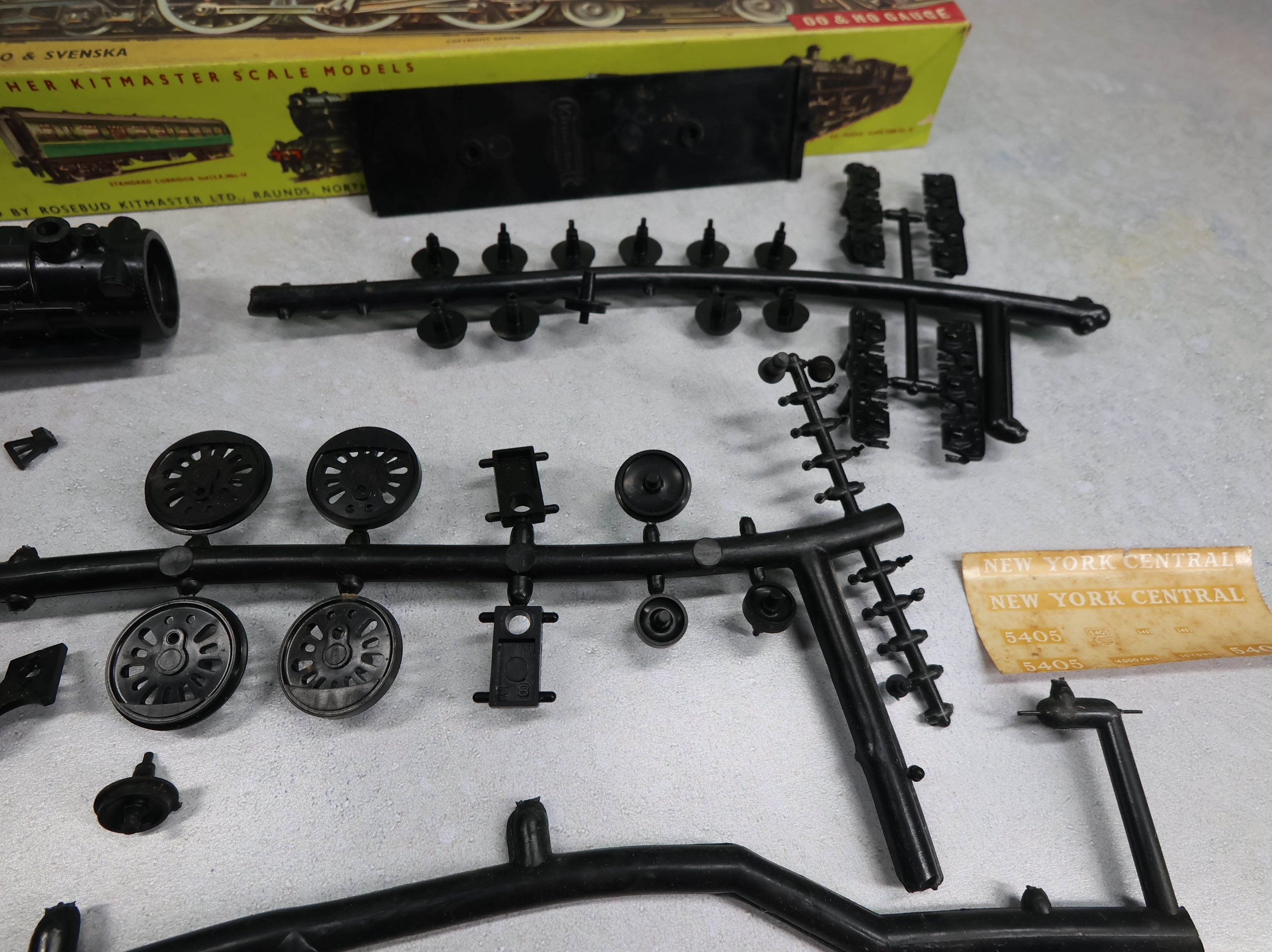 USED Rosebud Kitmaster 34 HO Scale Plastic Steam Locomotive Kit (non powered) HO & OO New York Central Hudson KIT