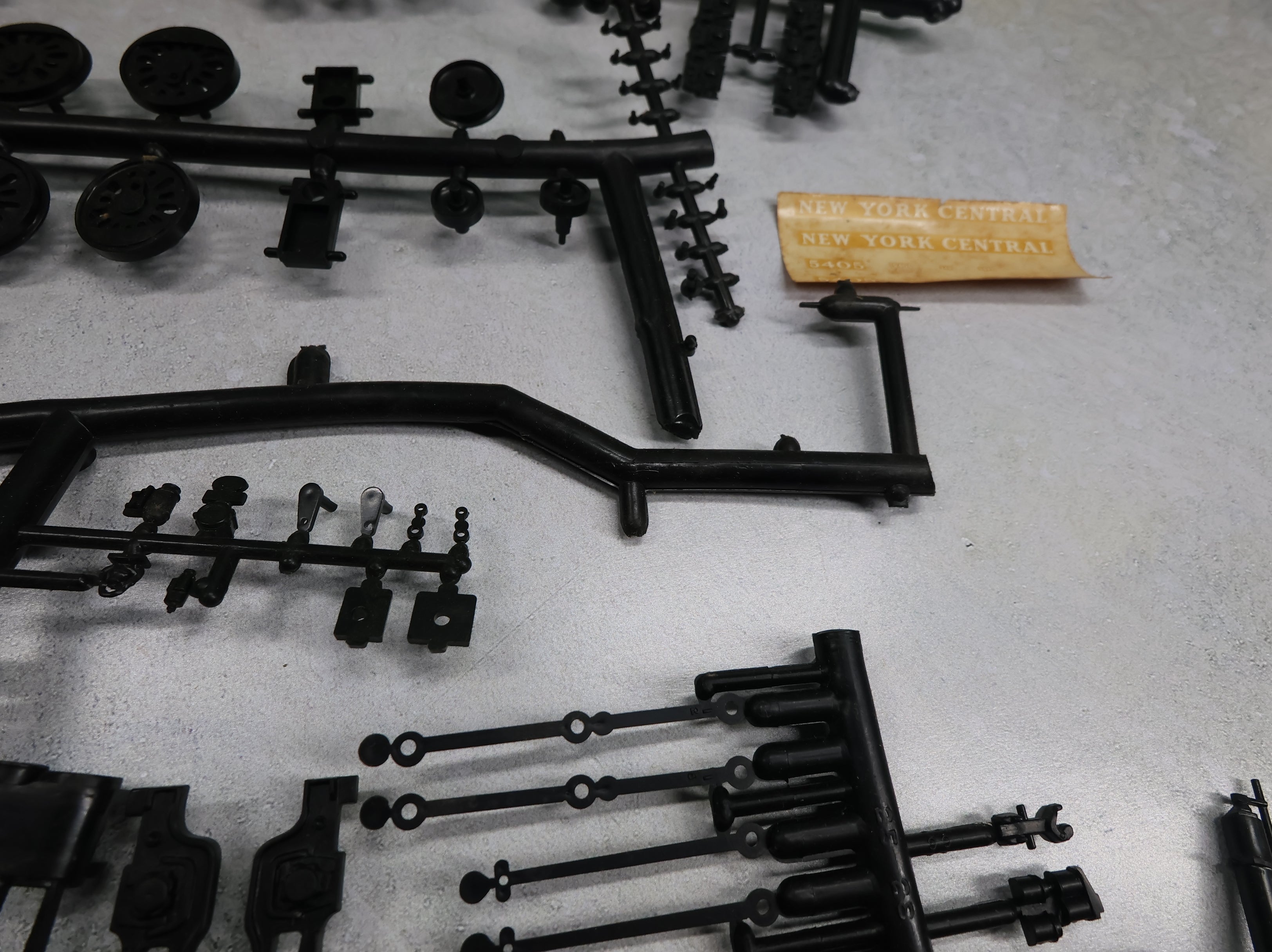 USED Rosebud Kitmaster 34 HO Scale Plastic Steam Locomotive Kit (non powered) HO & OO New York Central Hudson KIT