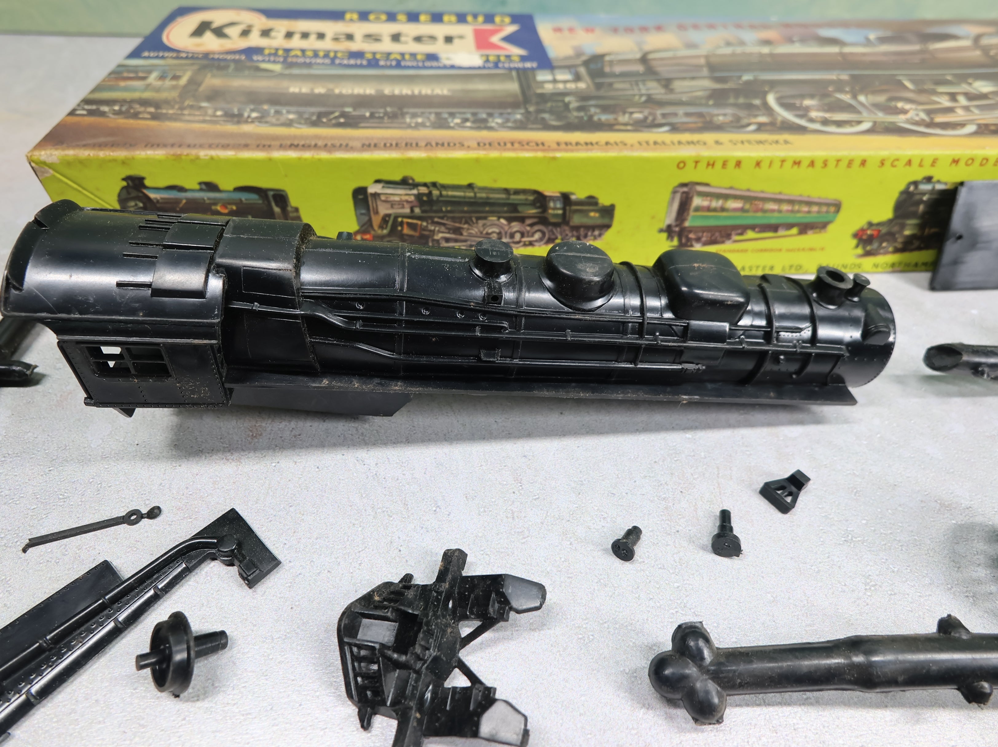 USED Rosebud Kitmaster 34 HO Scale Plastic Steam Locomotive Kit (non powered) HO & OO New York Central Hudson KIT