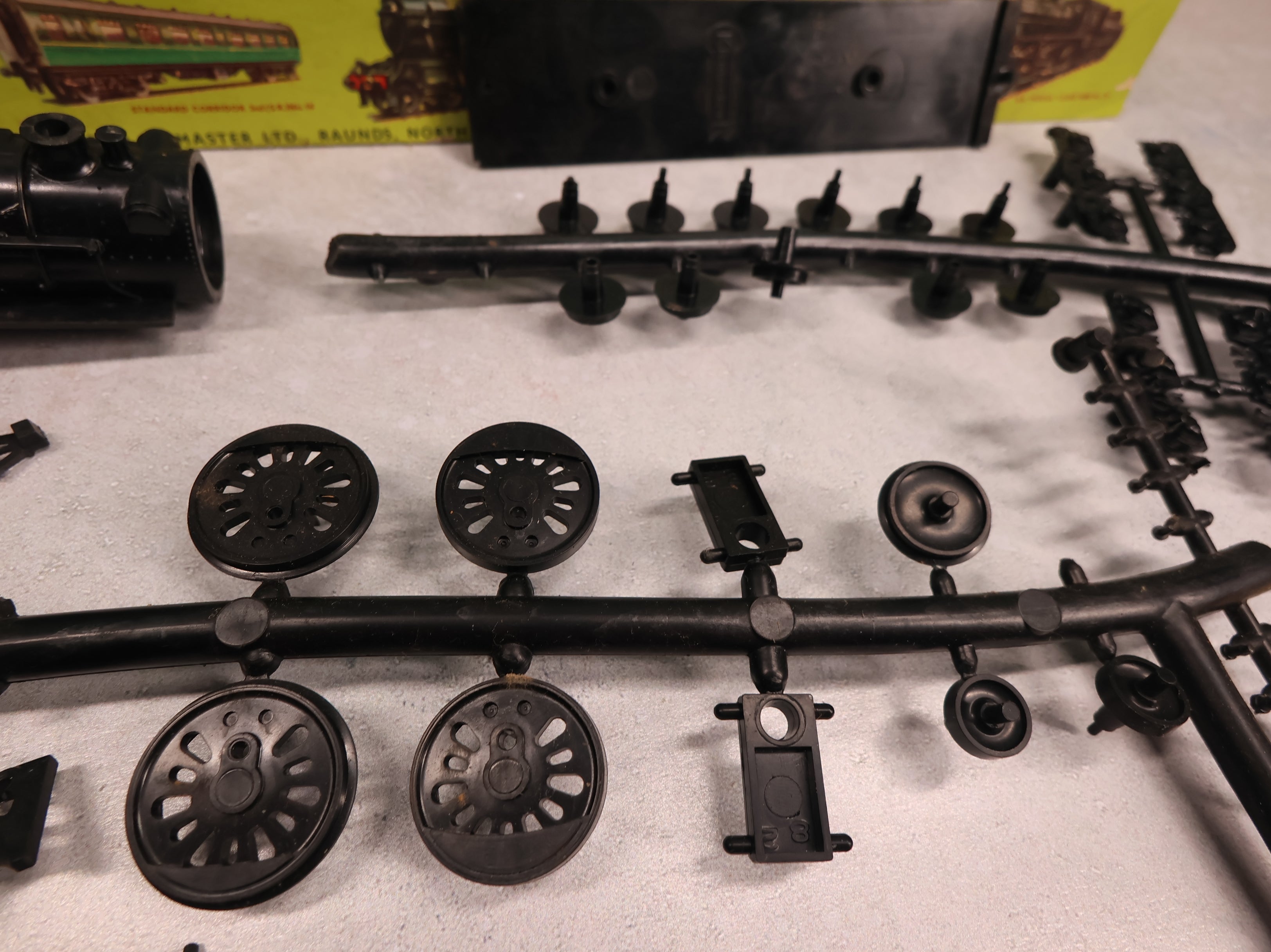 USED Rosebud Kitmaster 34 HO Scale Plastic Steam Locomotive Kit (non powered) HO & OO New York Central Hudson KIT