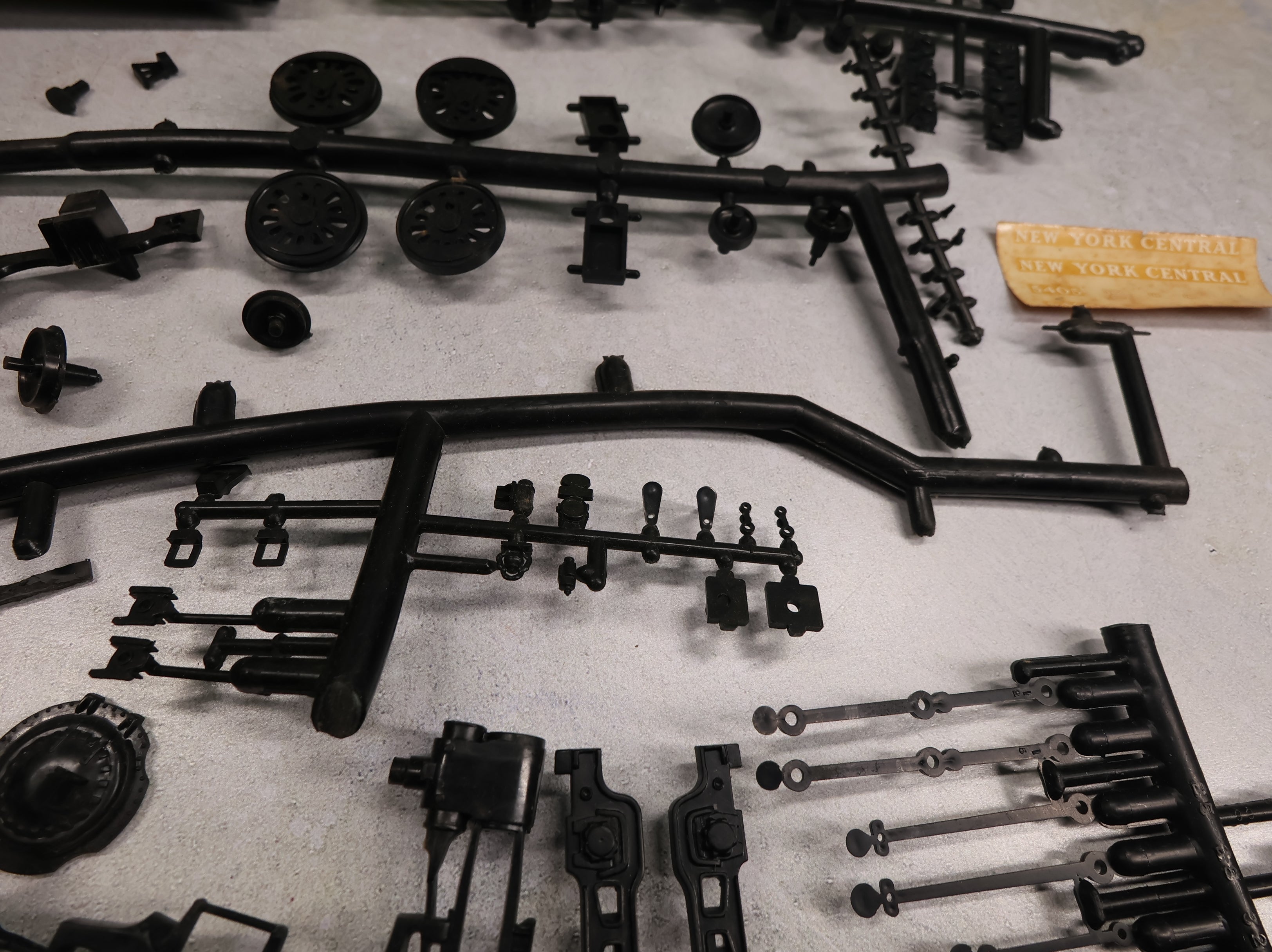 USED Rosebud Kitmaster 34 HO Scale Plastic Steam Locomotive Kit (non powered) HO & OO New York Central Hudson KIT