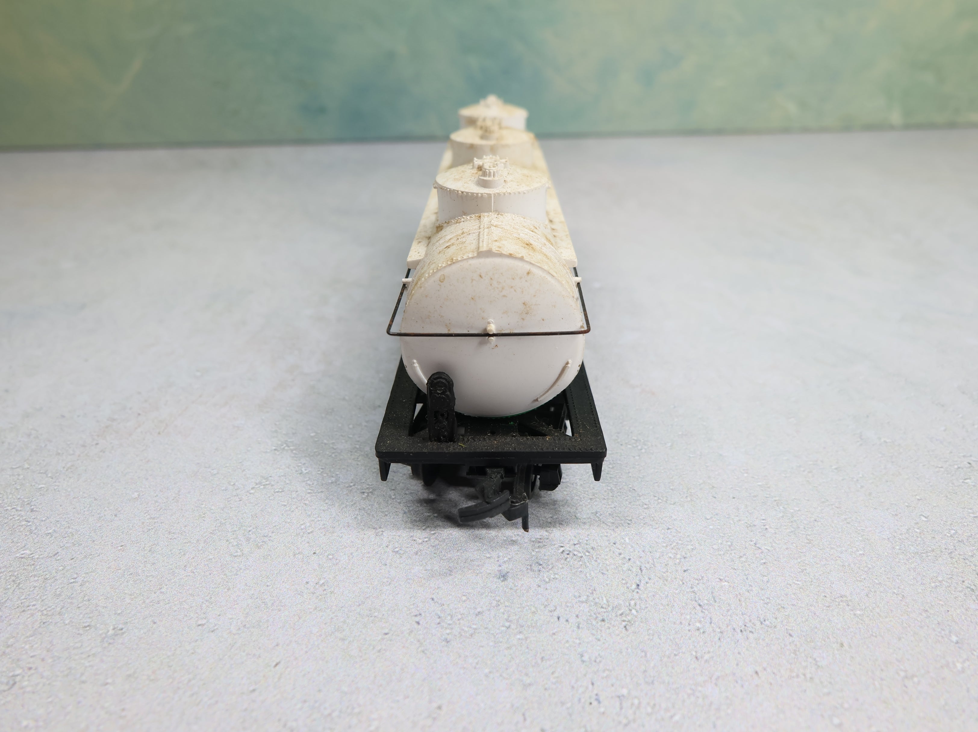 USED Bachmann HO Scale Triple Dome Tank Car Quaker State QSOX #746