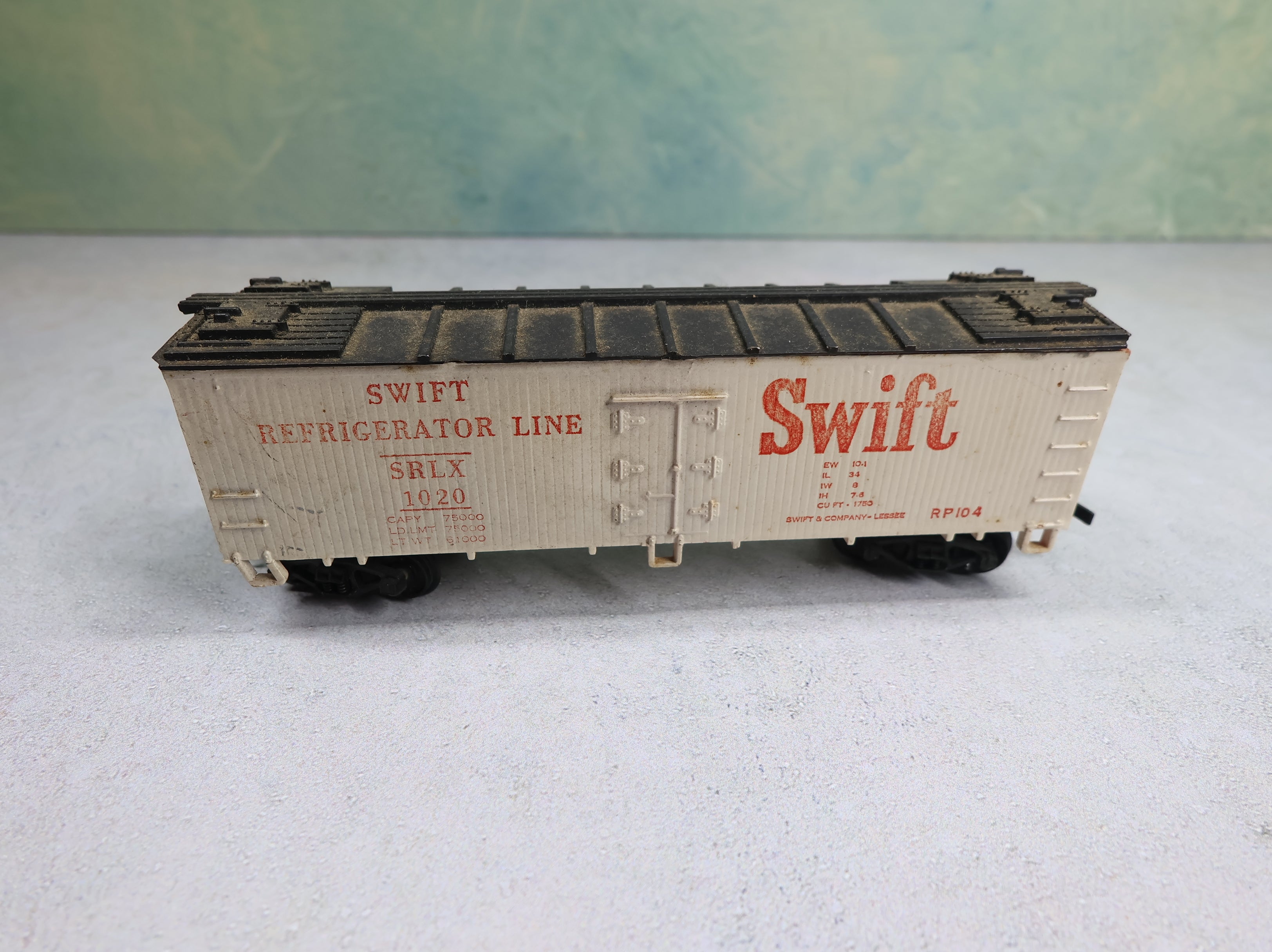 USED Life-Like HO Scale 38' Wooden Reefer Box Car Swift Refrigerator Line SRLX #1020