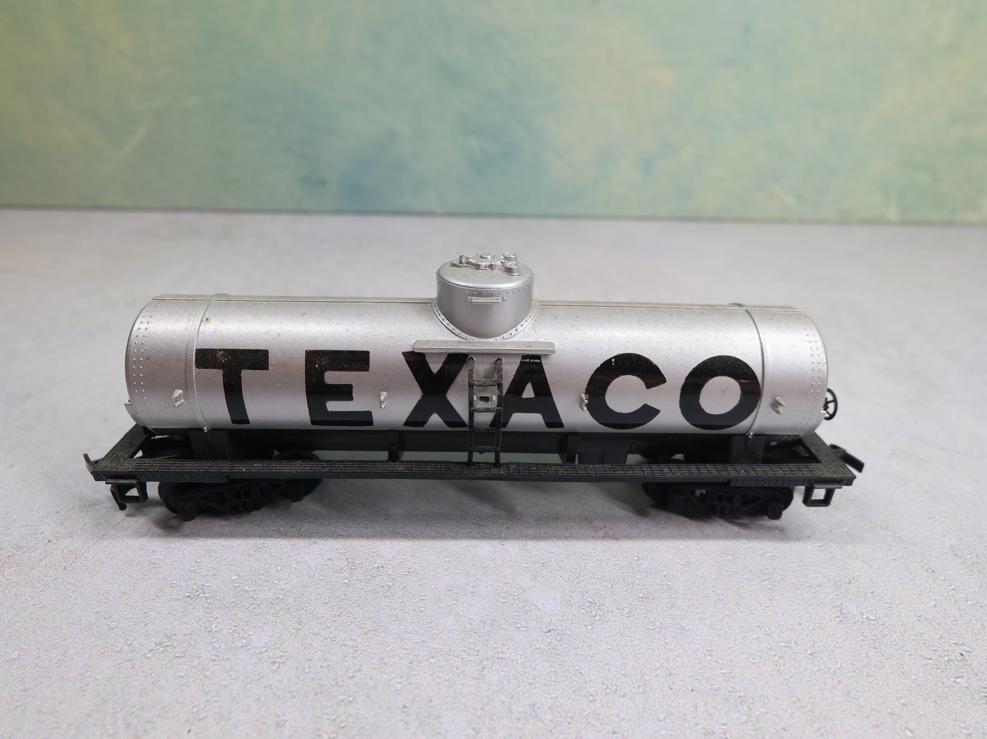 USED Tyco HO Scale Single Dome Tank Car Texaco