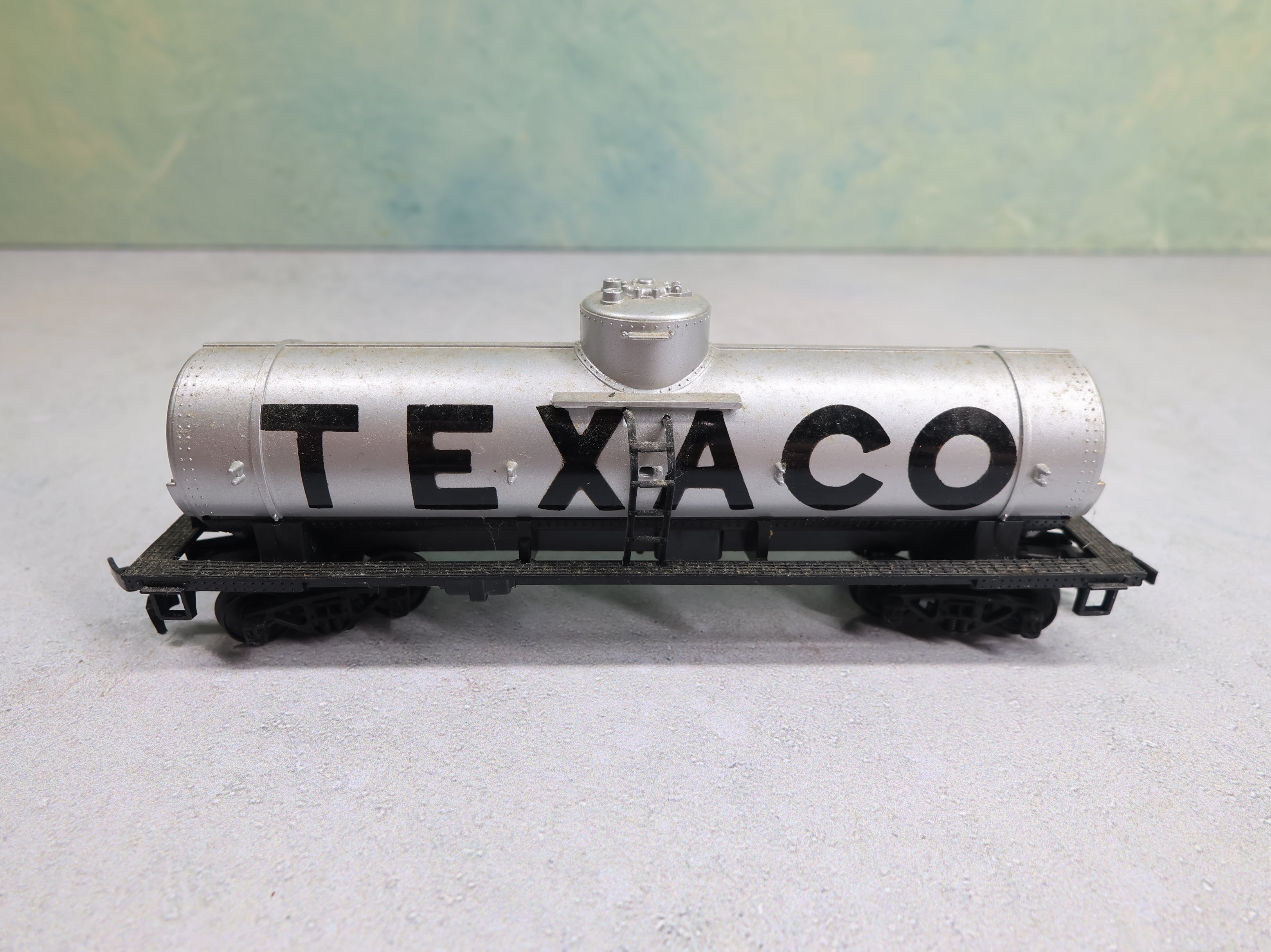 USED Tyco HO Scale Single Dome Tank Car Texaco