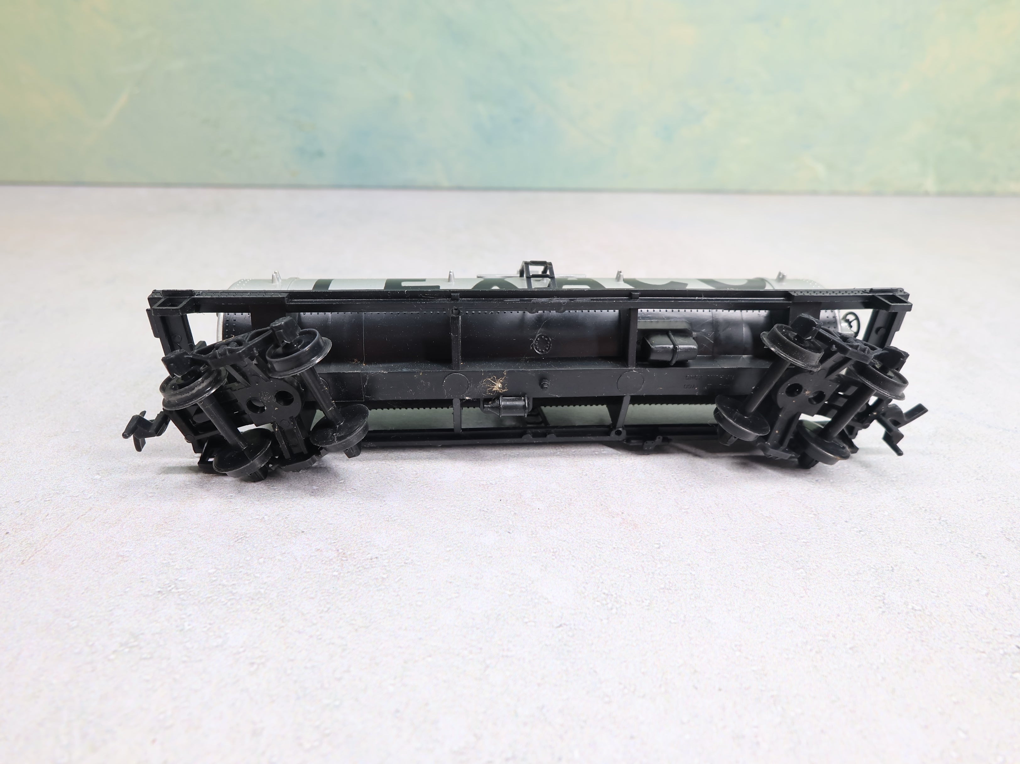 USED Tyco HO Scale Single Dome Tank Car Texaco