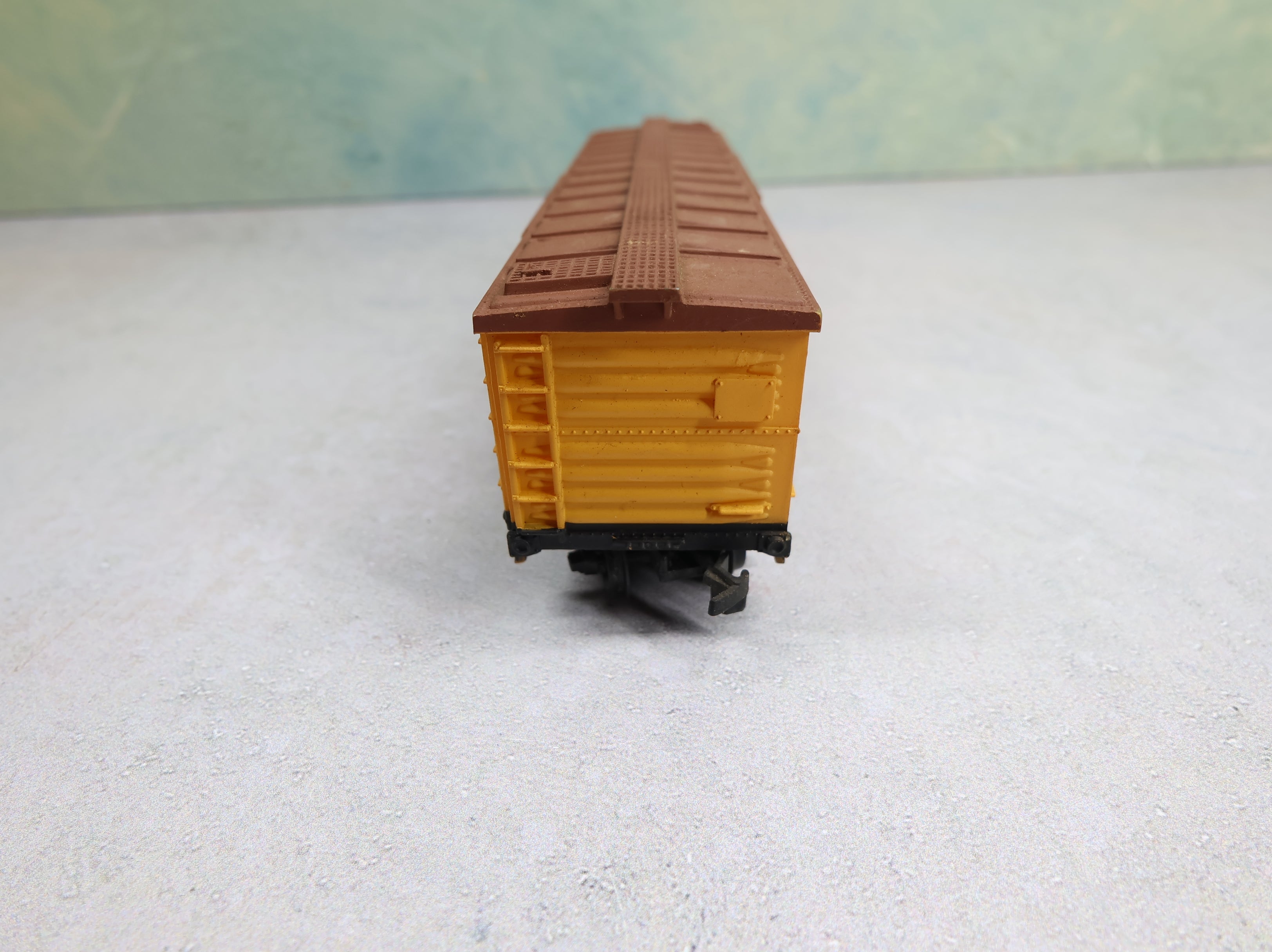 USED Life-Like HO Scale 40' Cattle Stock Car MKT #4702 No Doors