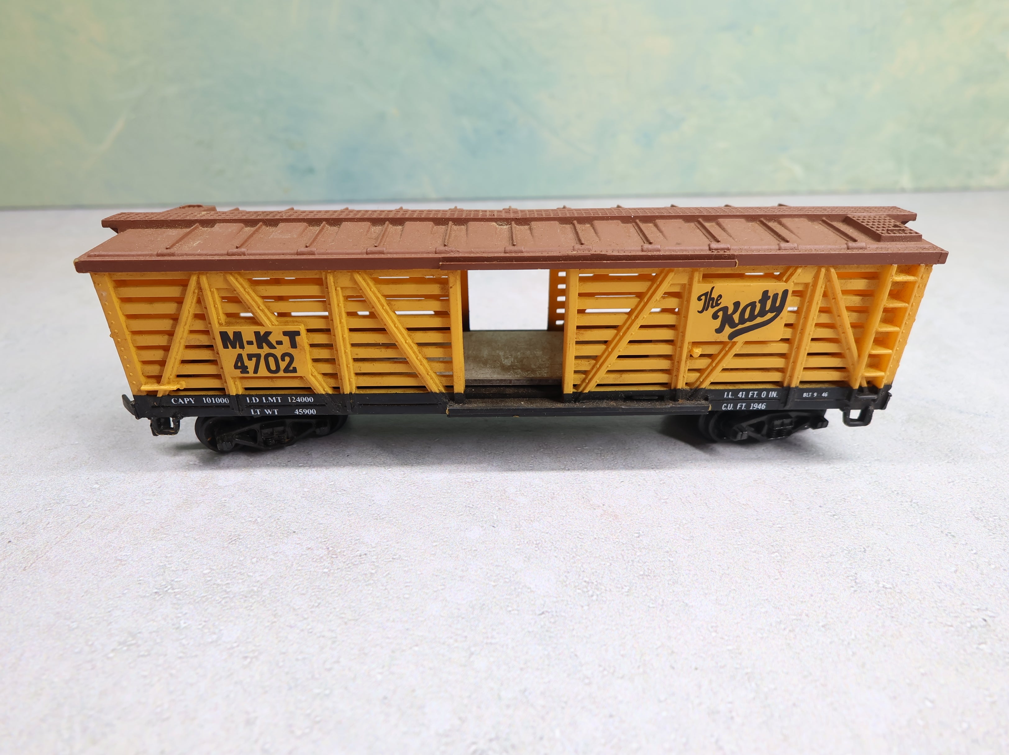 USED Life-Like HO Scale 40' Cattle Stock Car MKT #4702 No Doors