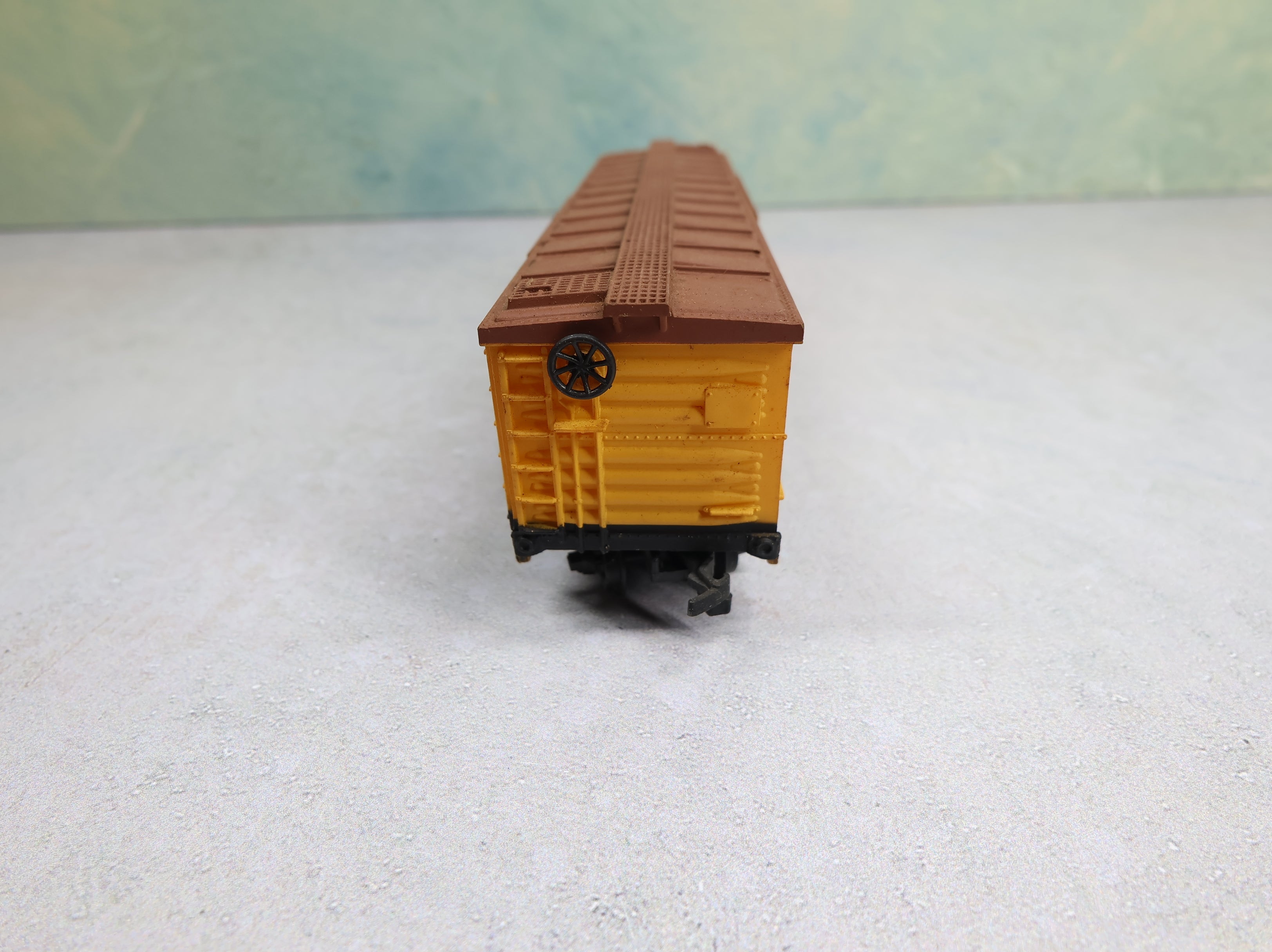 USED Life-Like HO Scale 40' Cattle Stock Car MKT #4702 No Doors