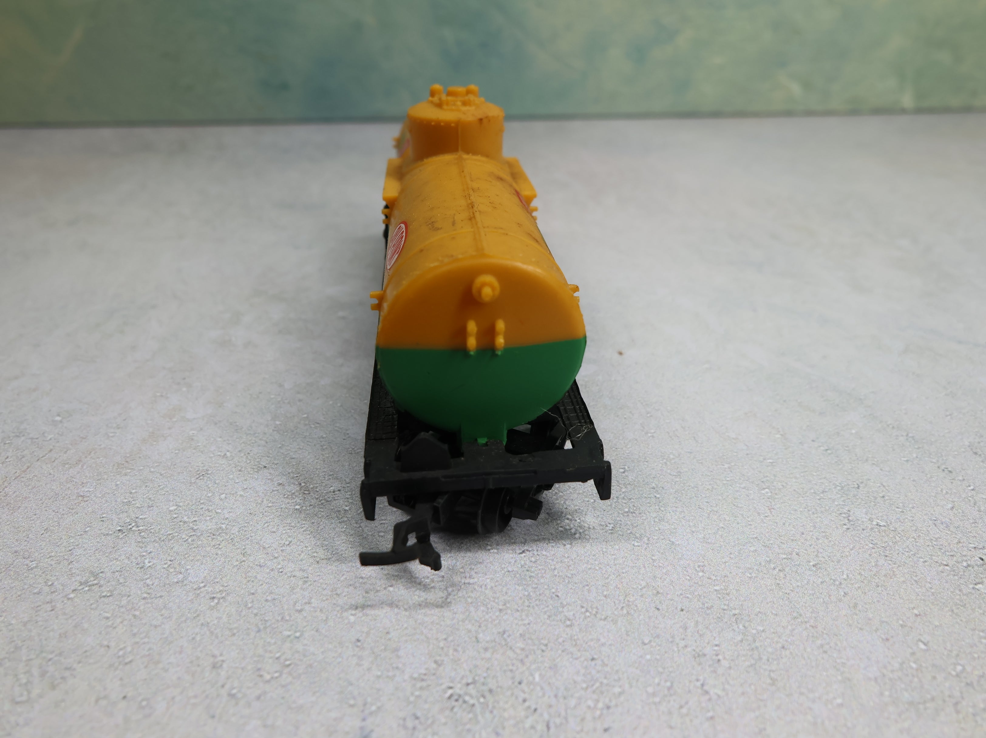 USED Life-Like HO Scale Single Dome Tank Car Dupont DUPX #2679