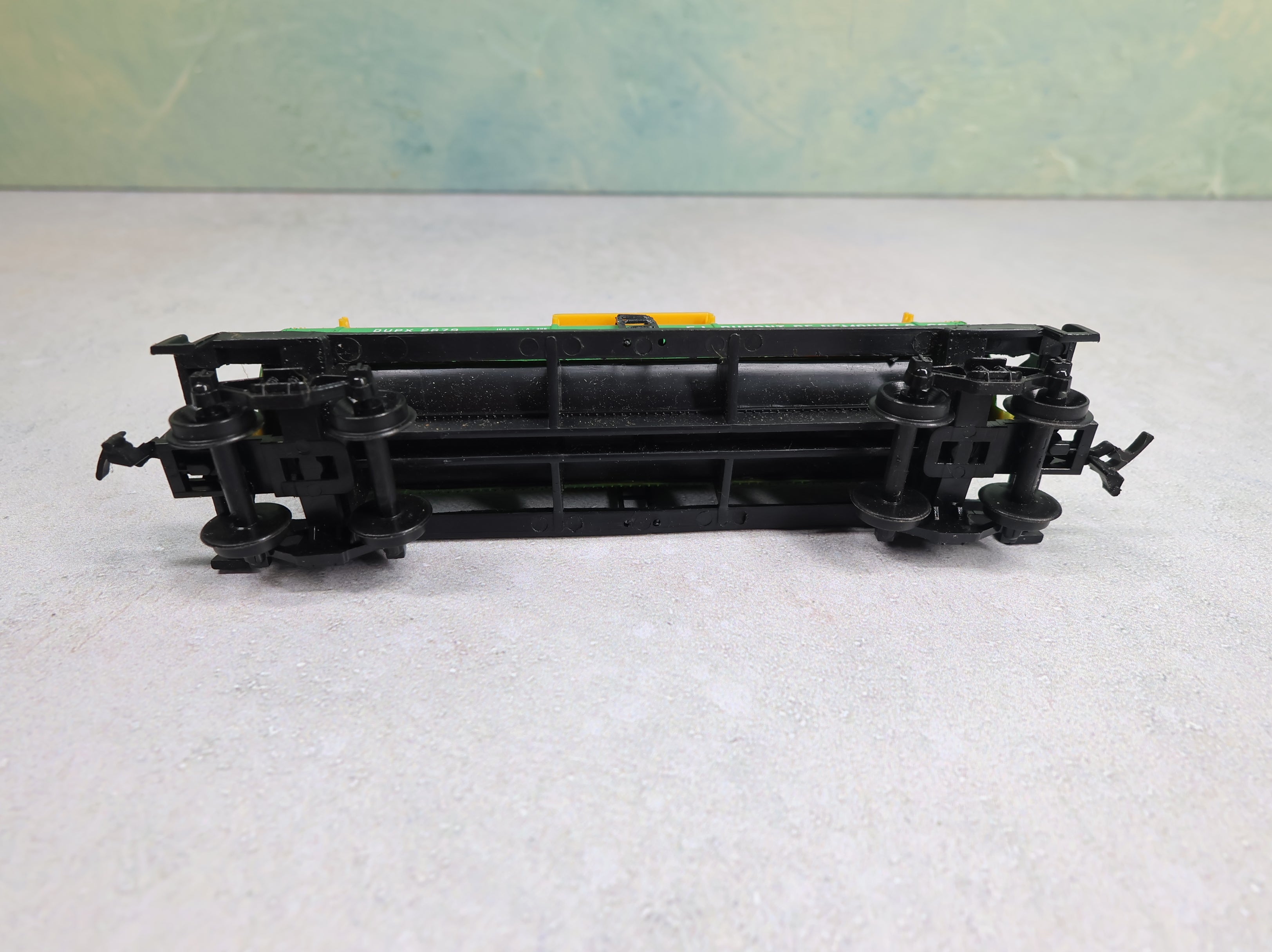 USED Life-Like HO Scale Single Dome Tank Car Dupont DUPX #2679