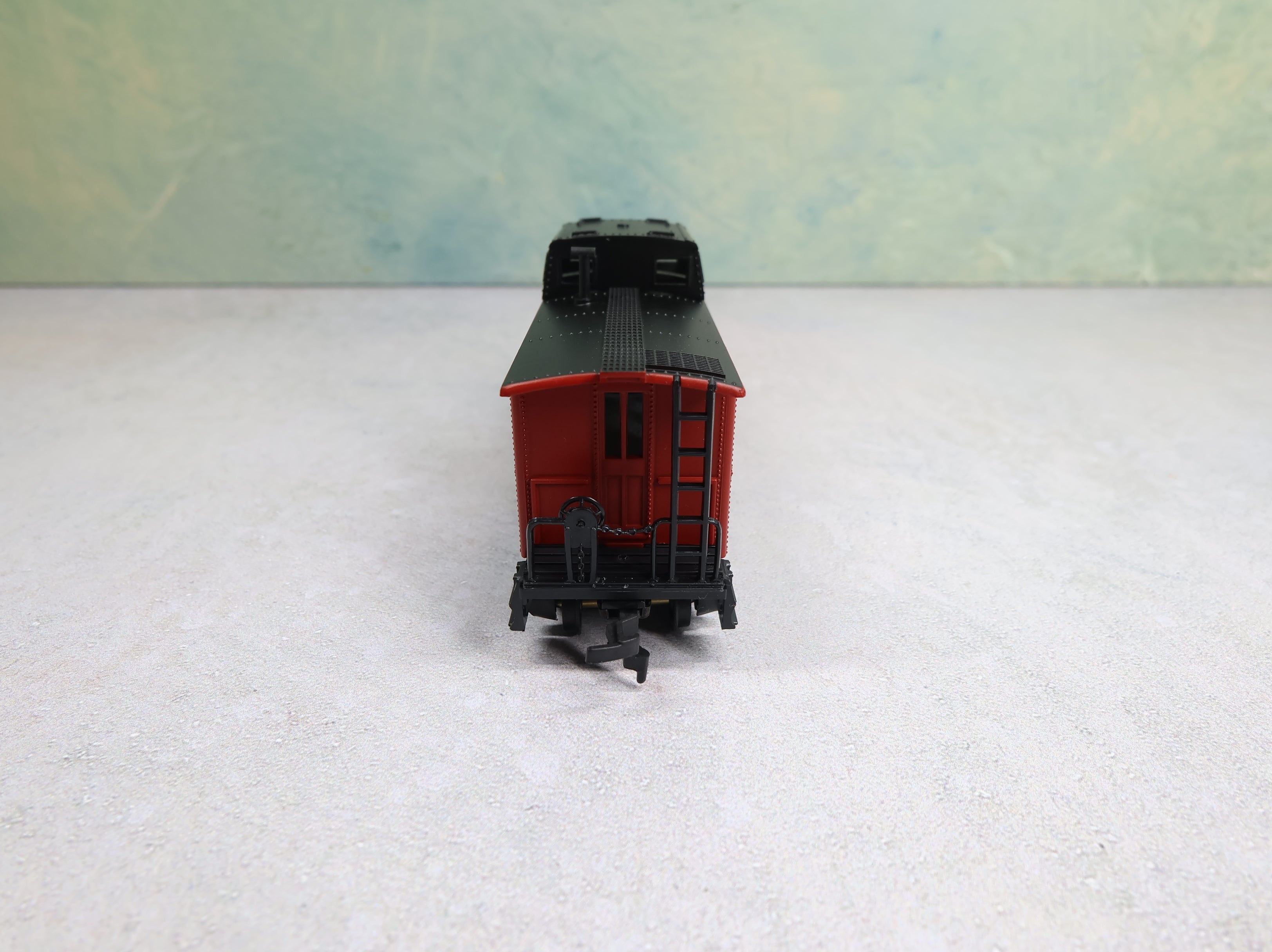 USED Mantua HO Scale Heavy 36' Caboose Great Northern #X42104