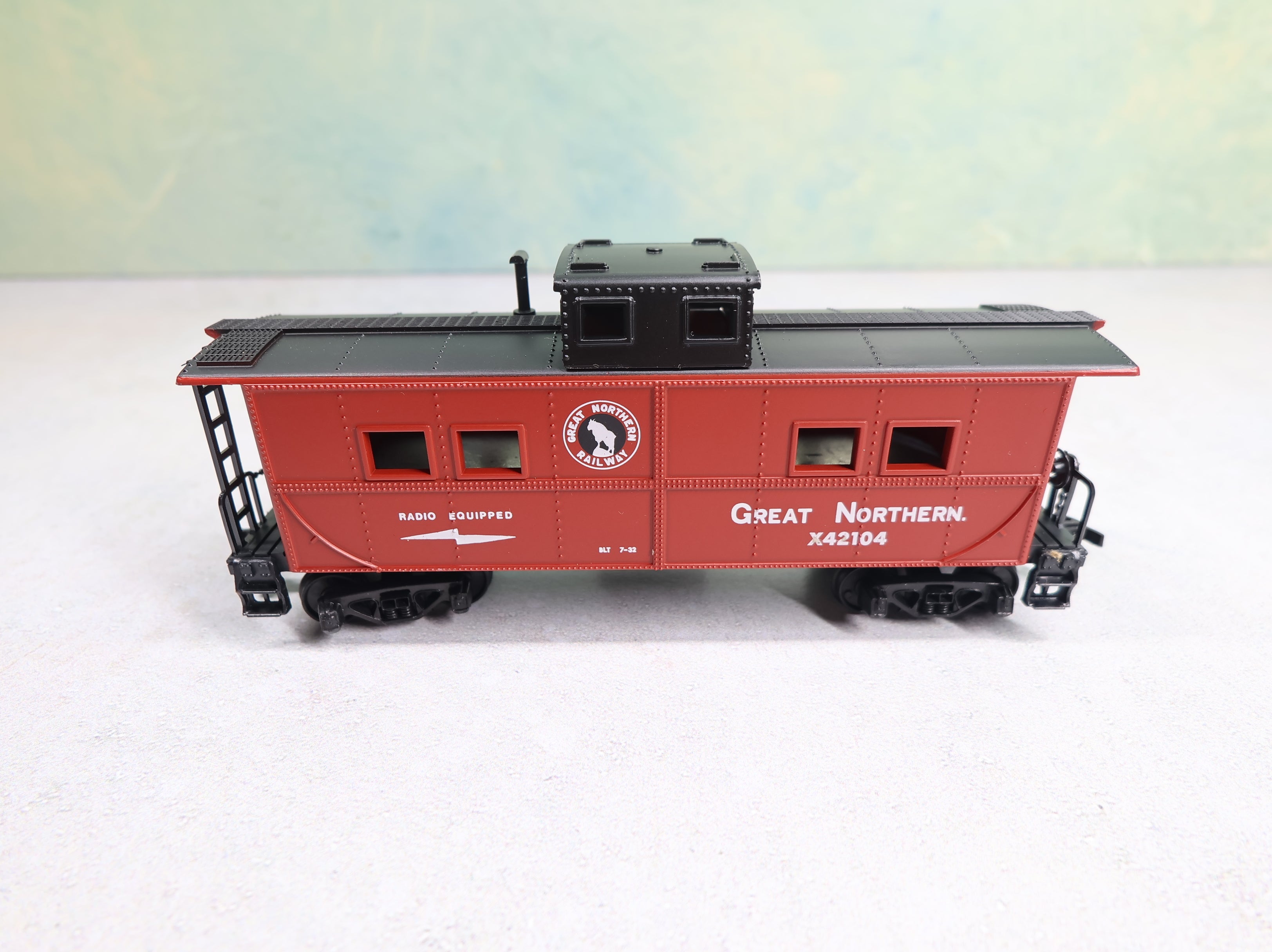 USED Mantua HO Scale Heavy 36' Caboose Great Northern #X42104