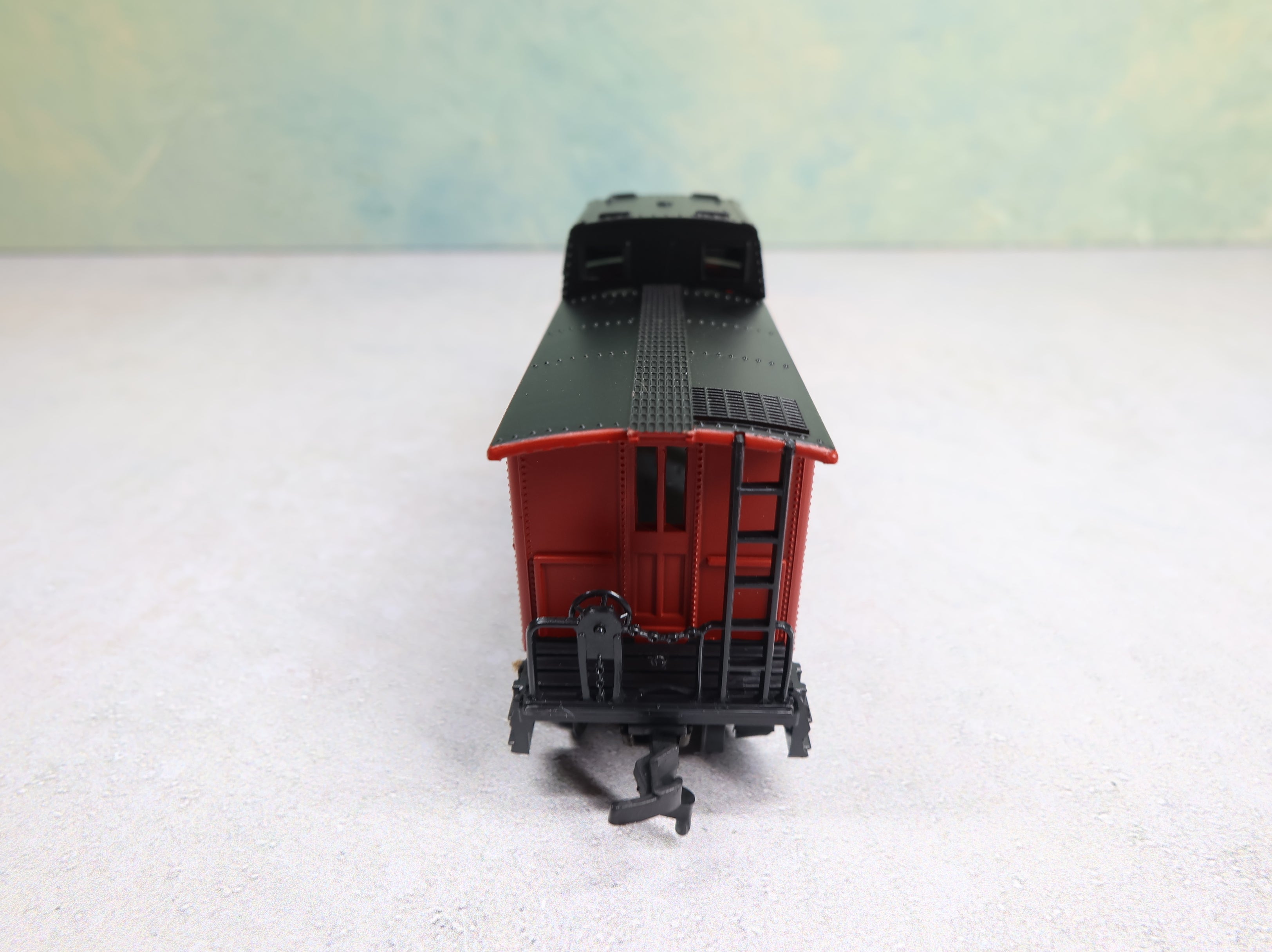 USED Mantua HO Scale Heavy 36' Caboose Great Northern #X42104
