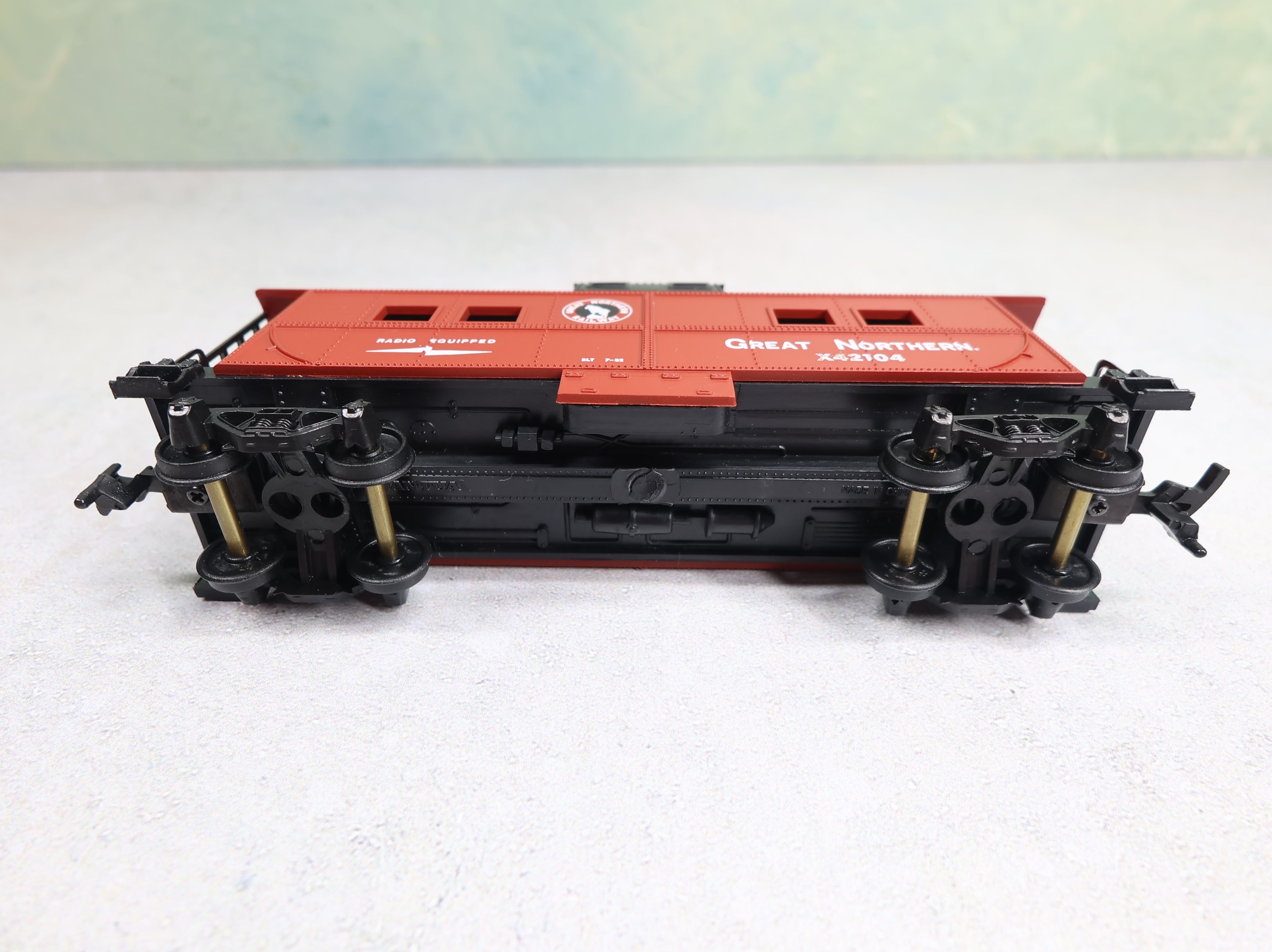 USED Mantua HO Scale Heavy 36' Caboose Great Northern #X42104