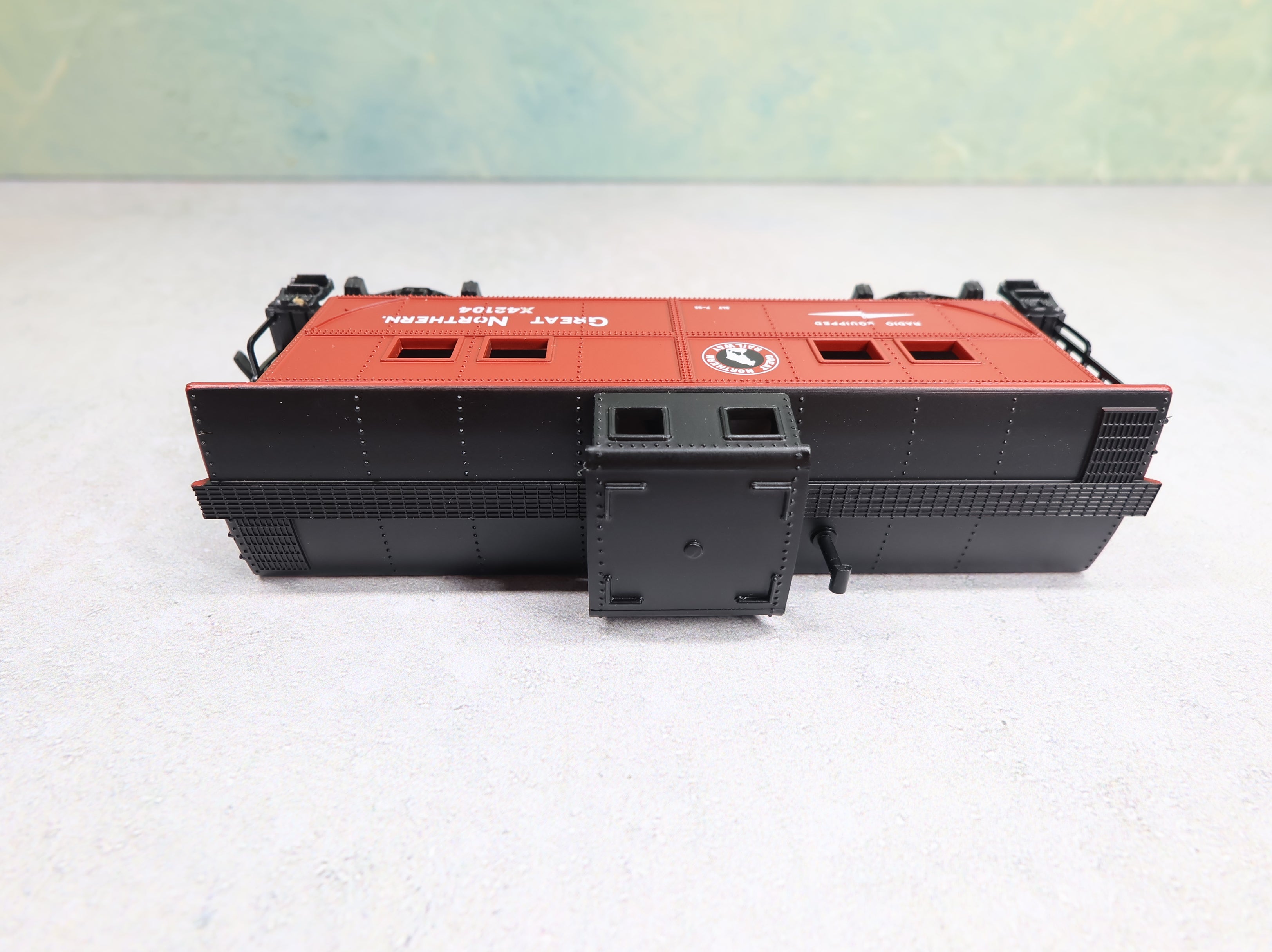 USED Mantua HO Scale Heavy 36' Caboose Great Northern #X42104