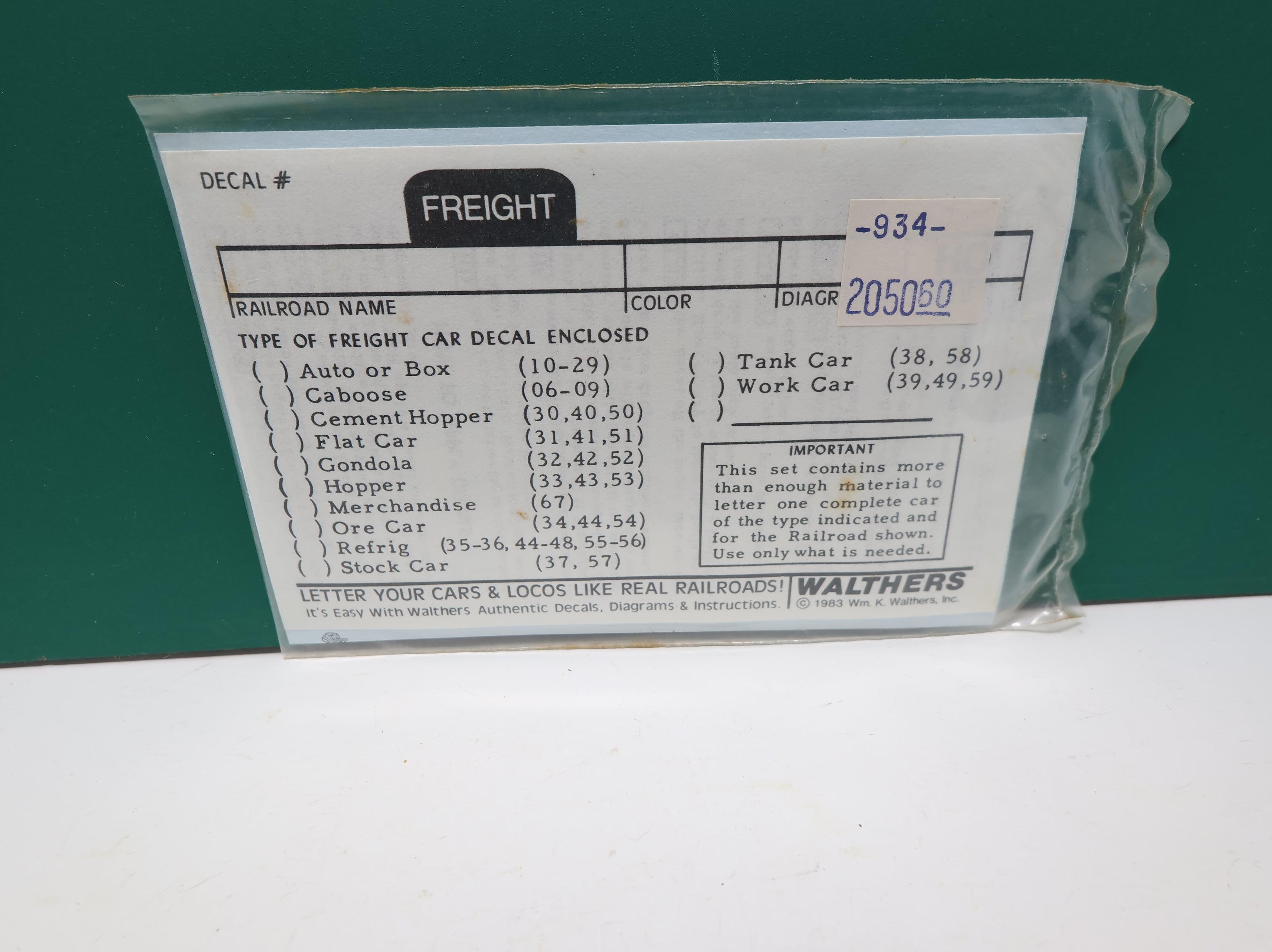 Walthers 205060 HO Scale Penn Central Freight Car White Decals