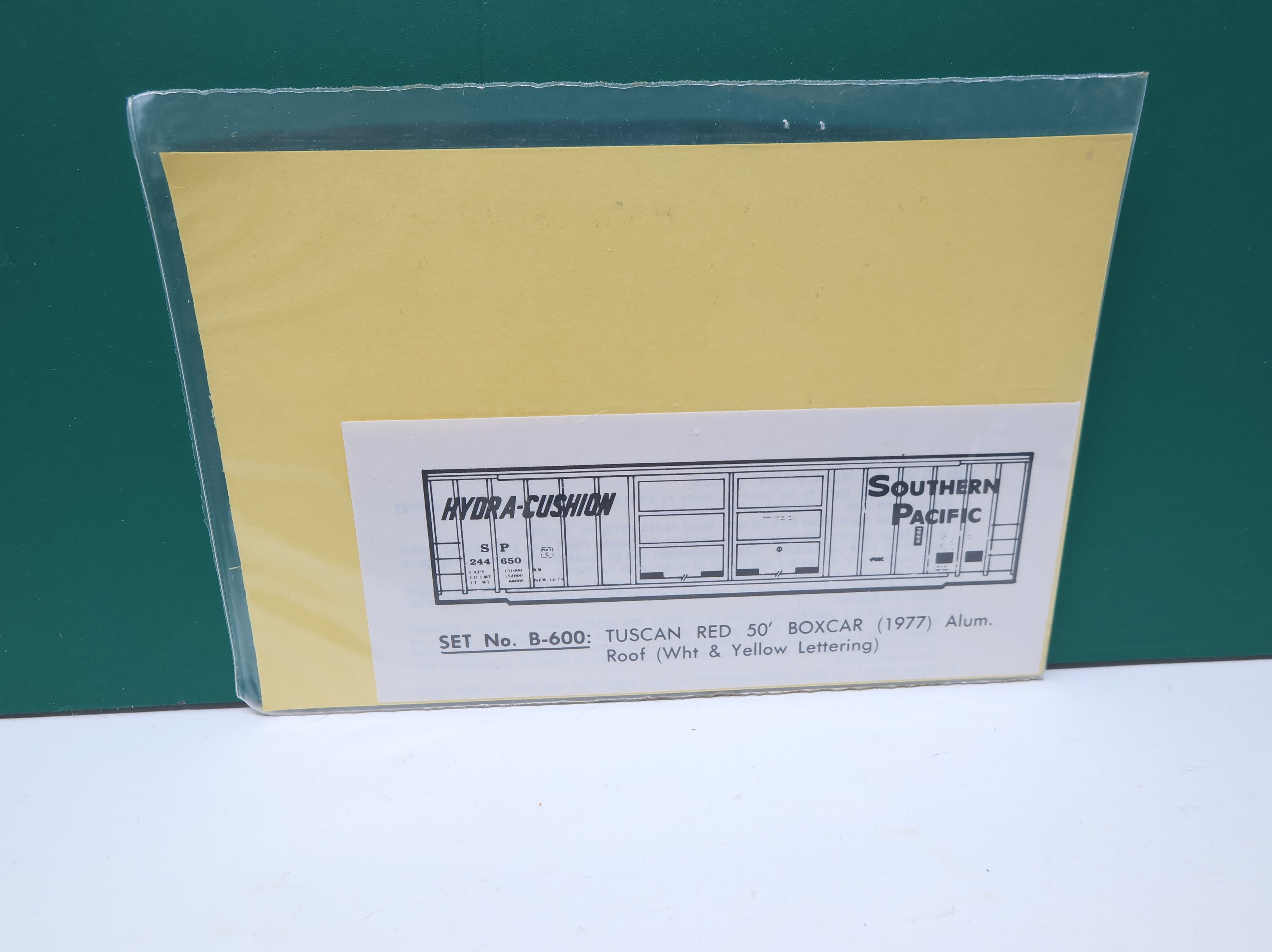 The Herald King B600 HO Scale Southern Pacific Tuscan Red 50' Box Car 1977 White & Yellow Decals