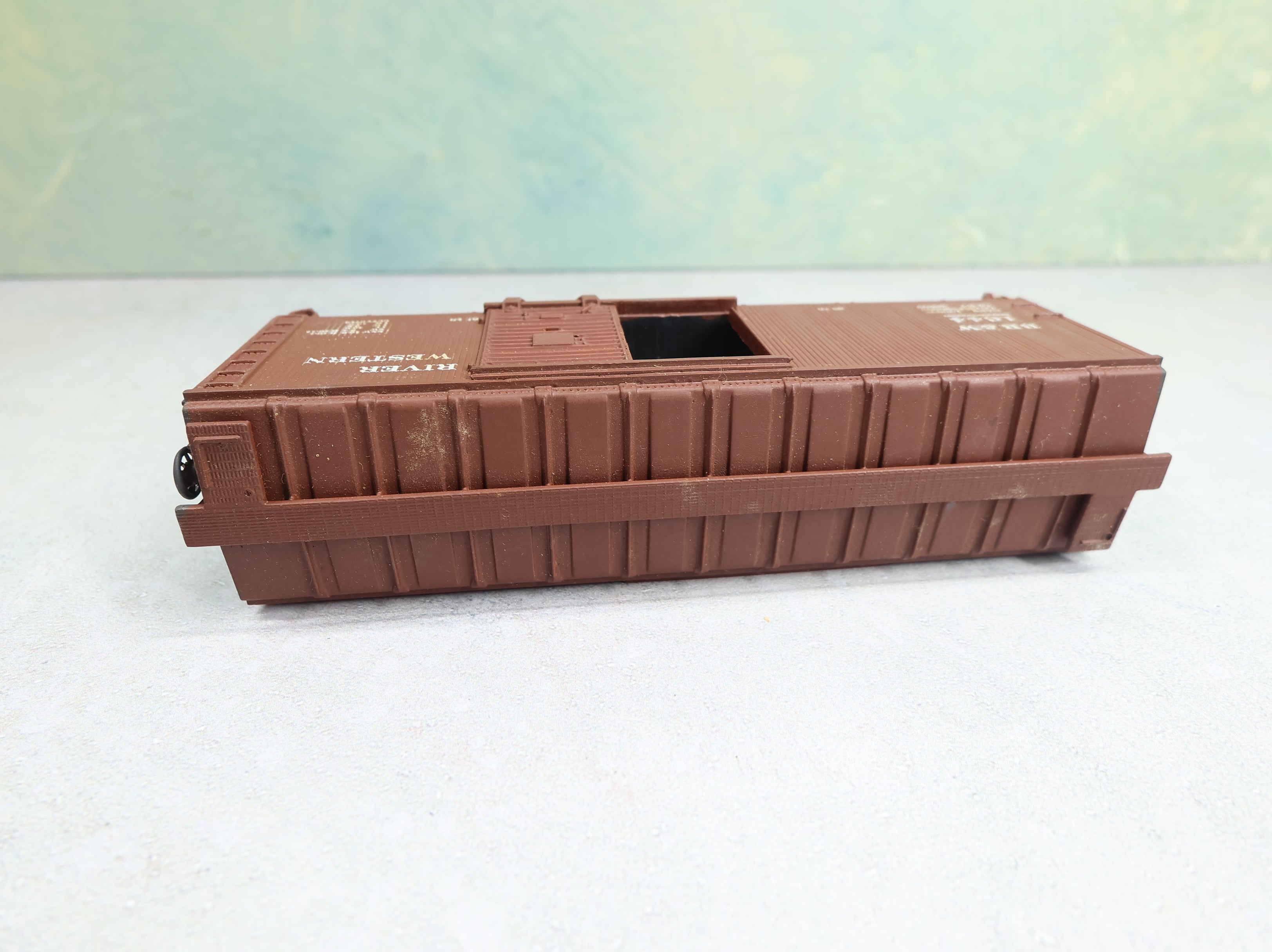 USED Athearn HO Scale 40' Wood Side Box Car Black River and Western BR&W #1644 Decal