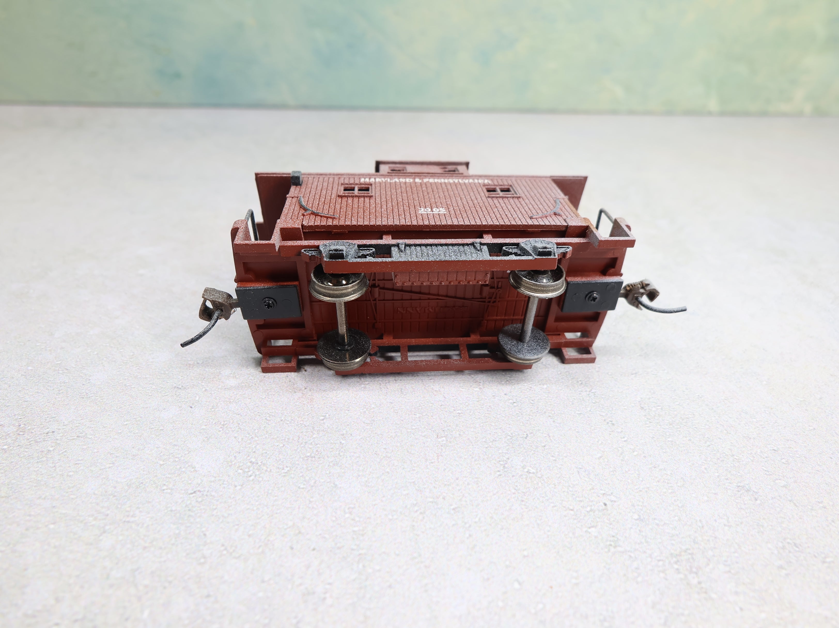 USED Bachmann HO Scale Bobber Caboose Maryland and Pennsylvania #2005 Weathered