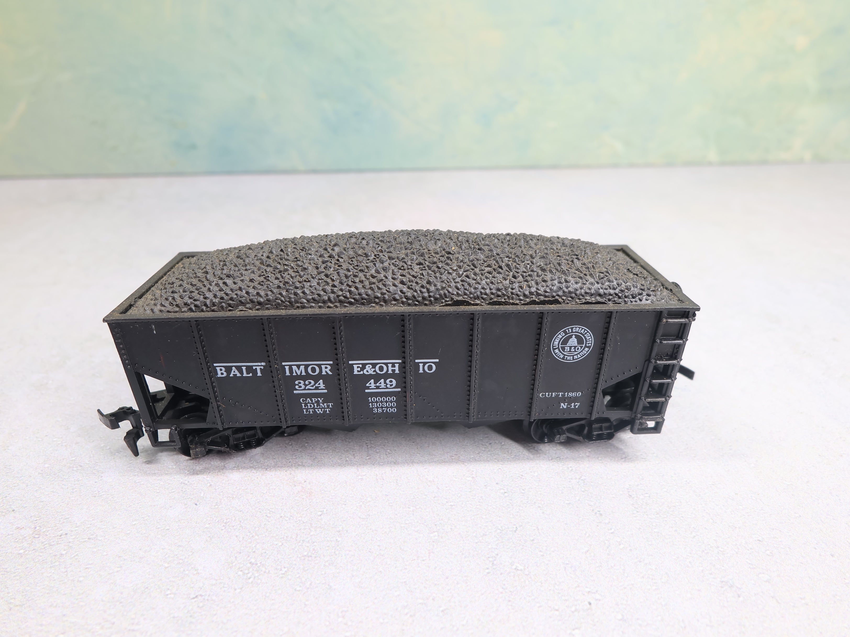 USED Life-Like HO Scale 2 Bay Hopper Baltimore and Ohio #324449 w/ Coal Load