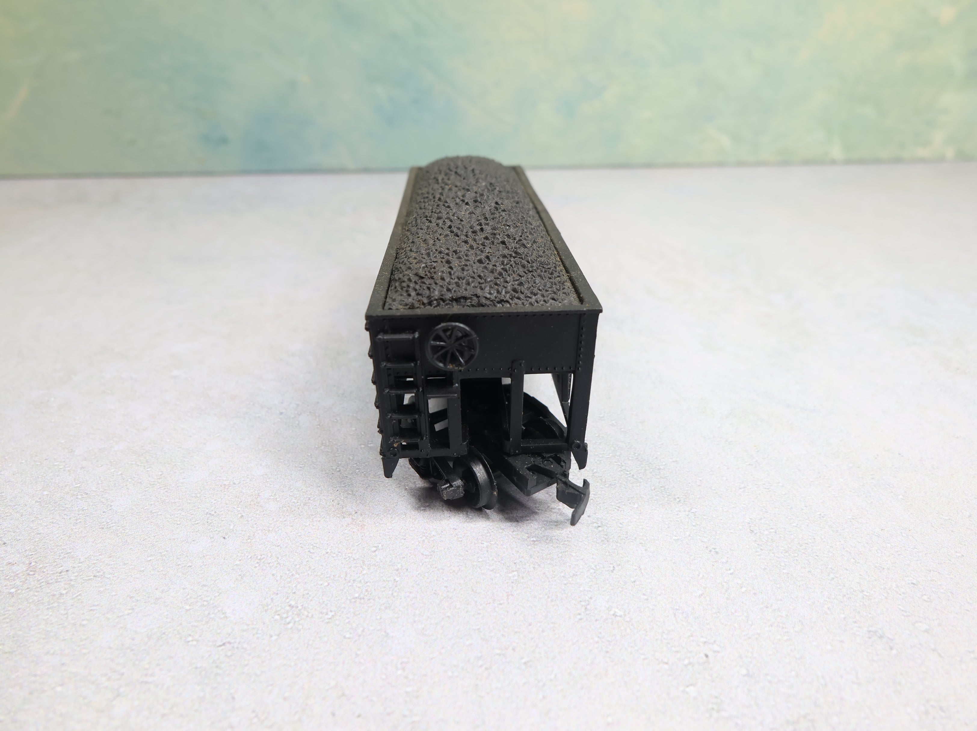 USED Life-Like HO Scale 2 Bay Hopper Baltimore and Ohio #324449 w/ Coal Load