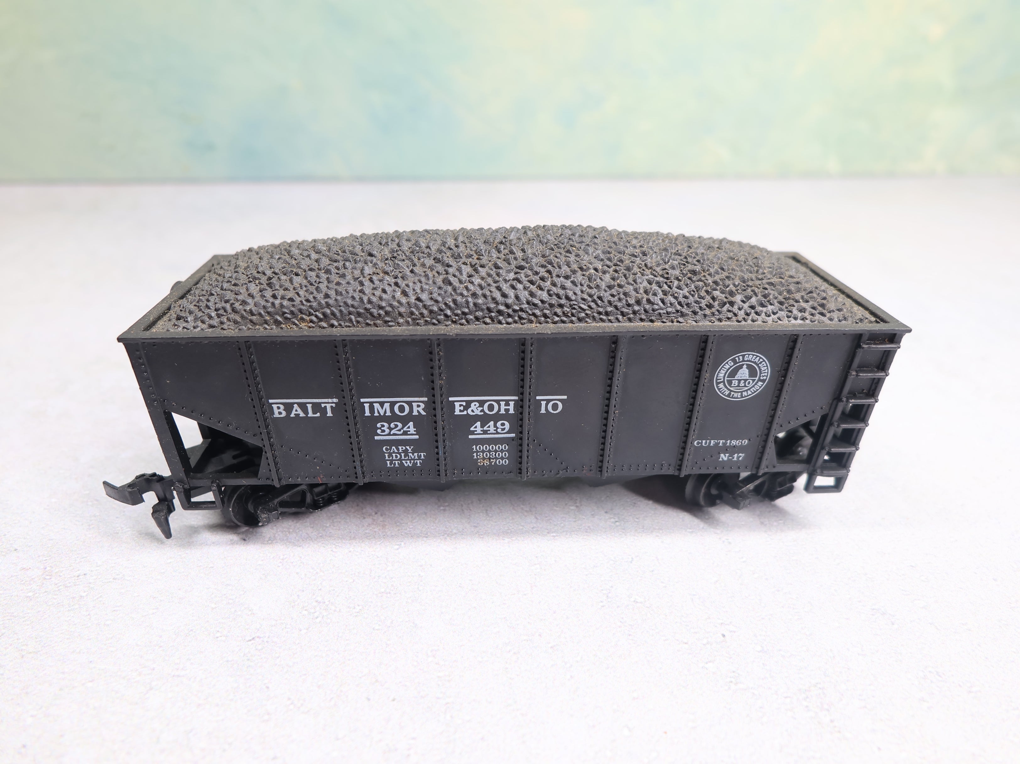 USED Life-Like HO Scale 2 Bay Hopper Baltimore and Ohio #324449 w/ Coal Load